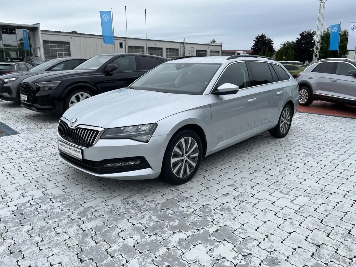 Skoda Superb Combi 2.0 TSI Ambition DSG (LED,NAVI,AHK,R-Kamera) Stříbrná - 2