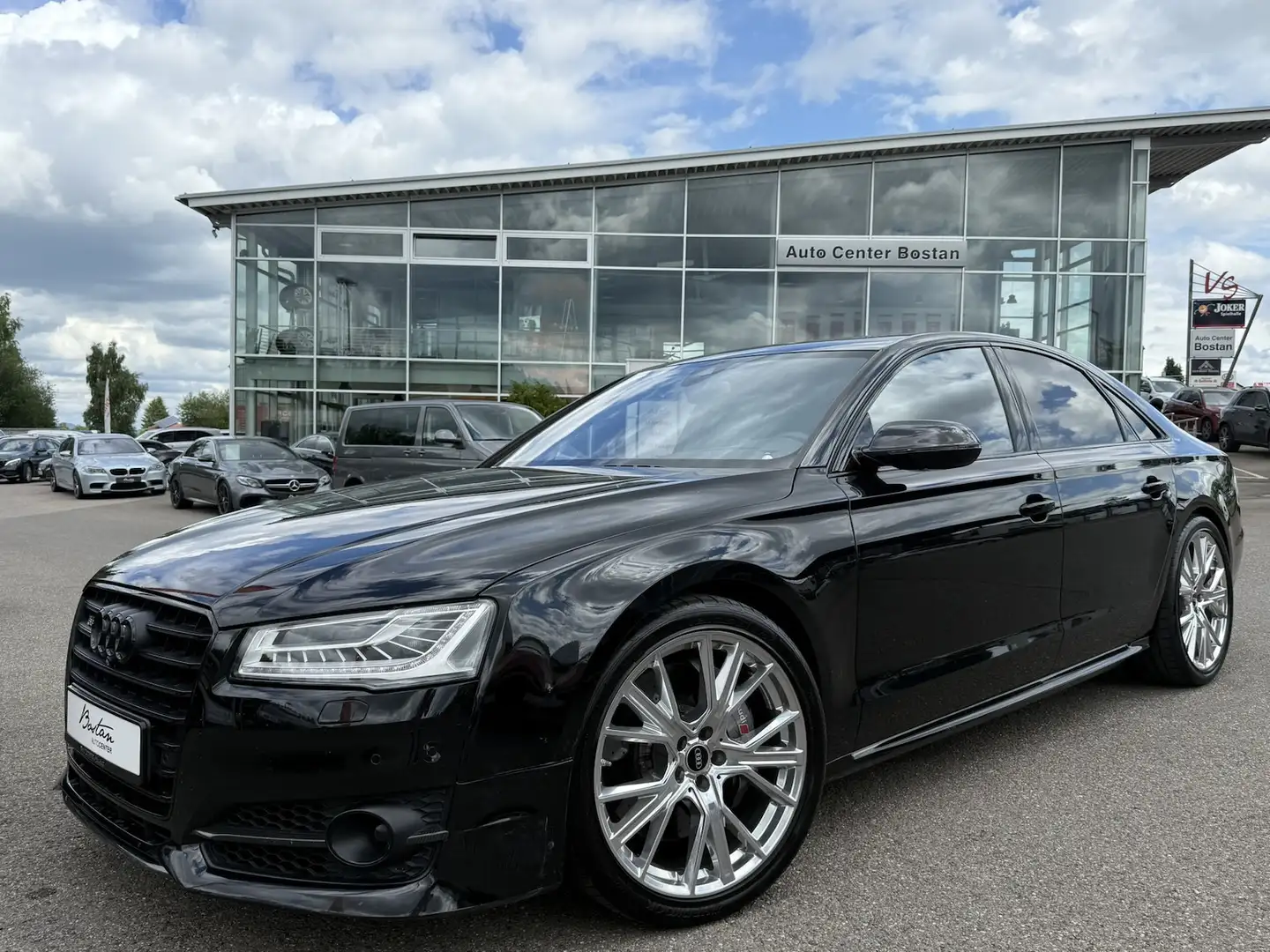 Audi S8 PLUS/VOLL/CARBON/KERAMIK/SERVICE BEI AUDI crna - 2