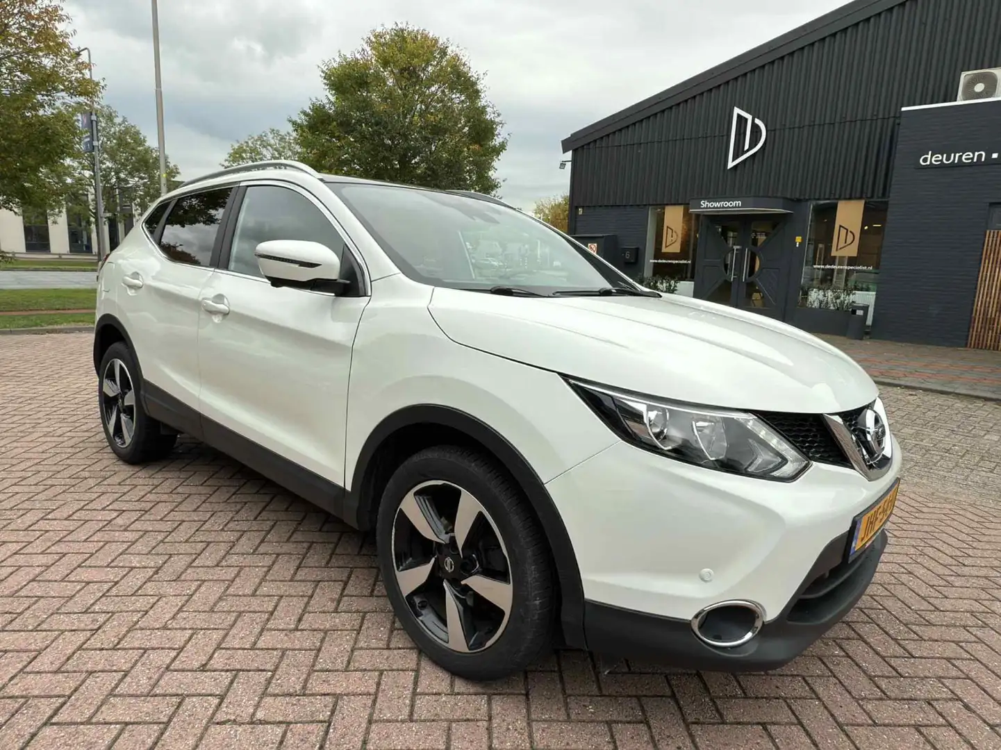 Nissan Qashqai 1.2 Automaat Panoramadak | Keyless | 360 Blanc - 2