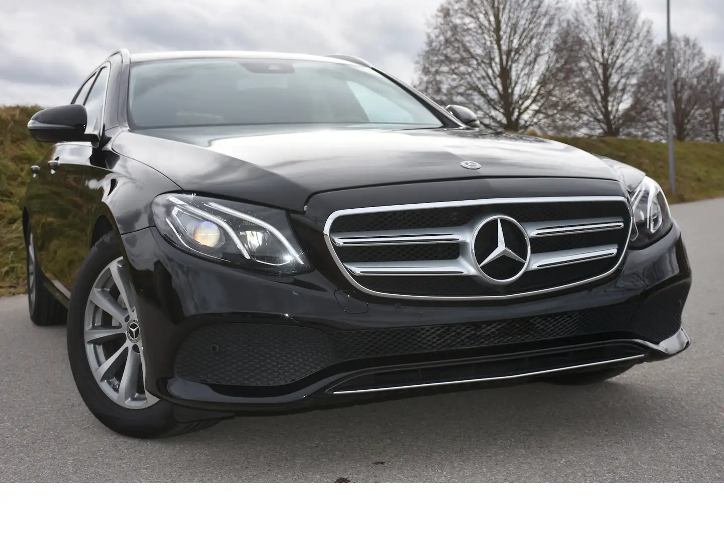 Mercedes-Benz E 220 d T-Model Avantgarde/Command/LED/TOP Noir - 1