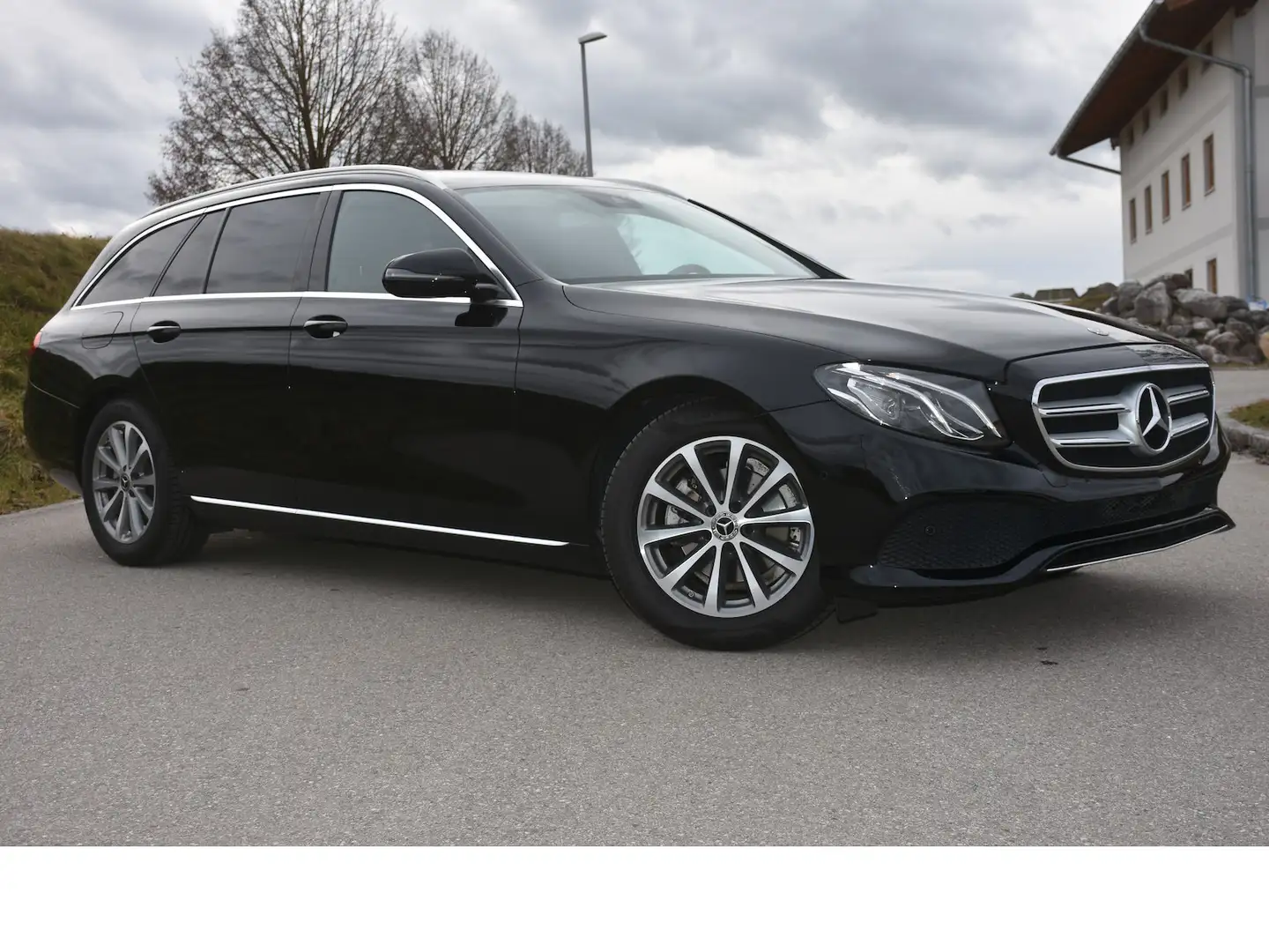 Mercedes-Benz E 220 d T-Model Avantgarde/Command/LED/TOP Noir - 2