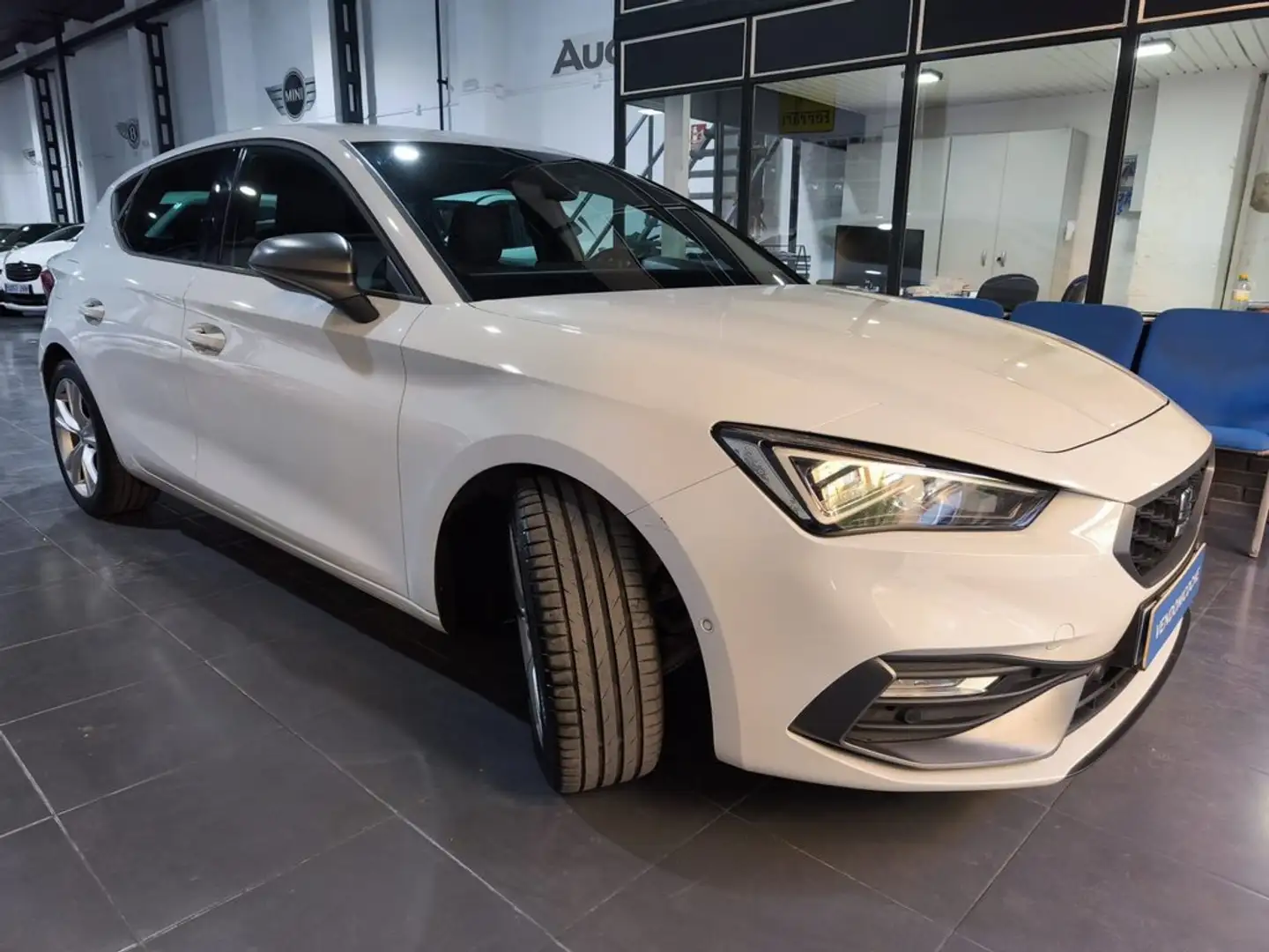 SEAT Leon 1.0 eTSI 81kW DSG-7 S&S FR 25 Aniv Blanco - 2