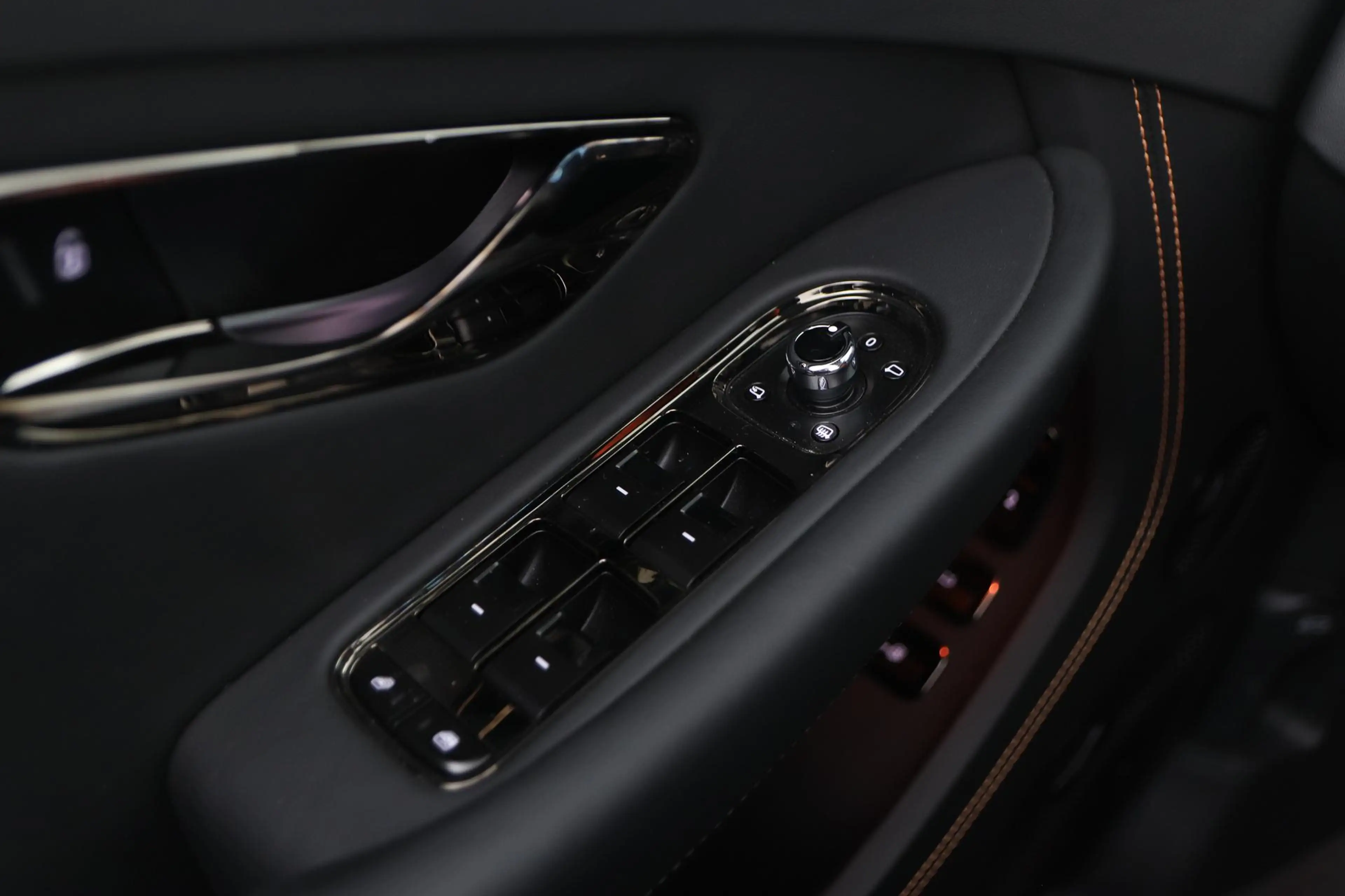 Bentley Continental GTC 4.0 V8 Hybrid Black Edition | Touring Specificatio — photo 47