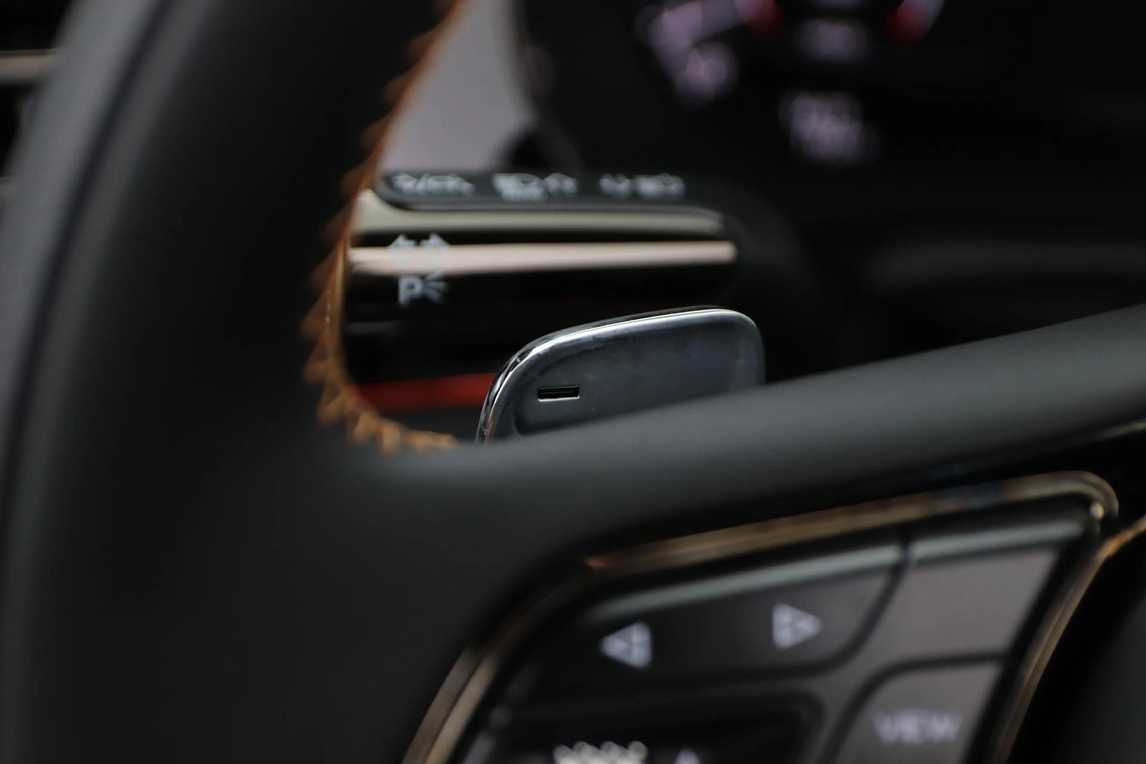 Bentley Continental GTC 4.0 V8 Hybrid Black Edition | Touring Specificatio — photo 39
