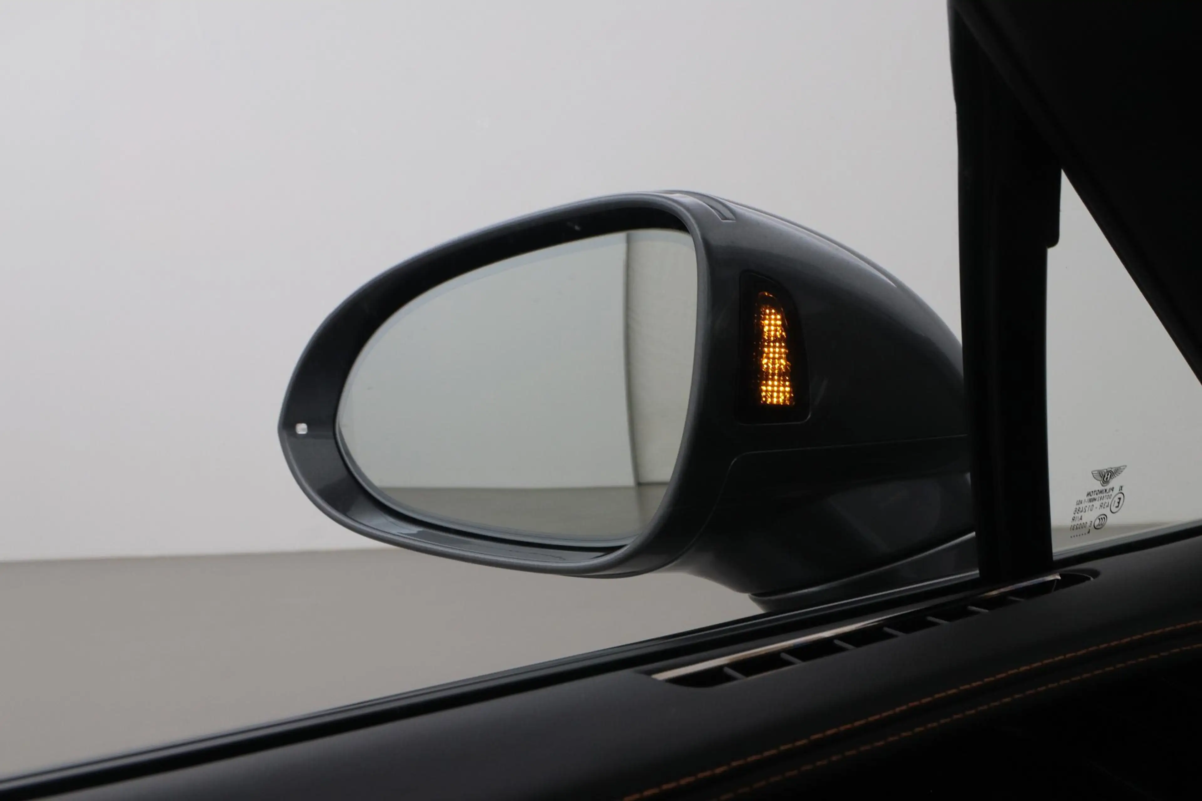 Bentley Continental GTC 4.0 V8 Hybrid Black Edition | Touring Specificatio — photo 46