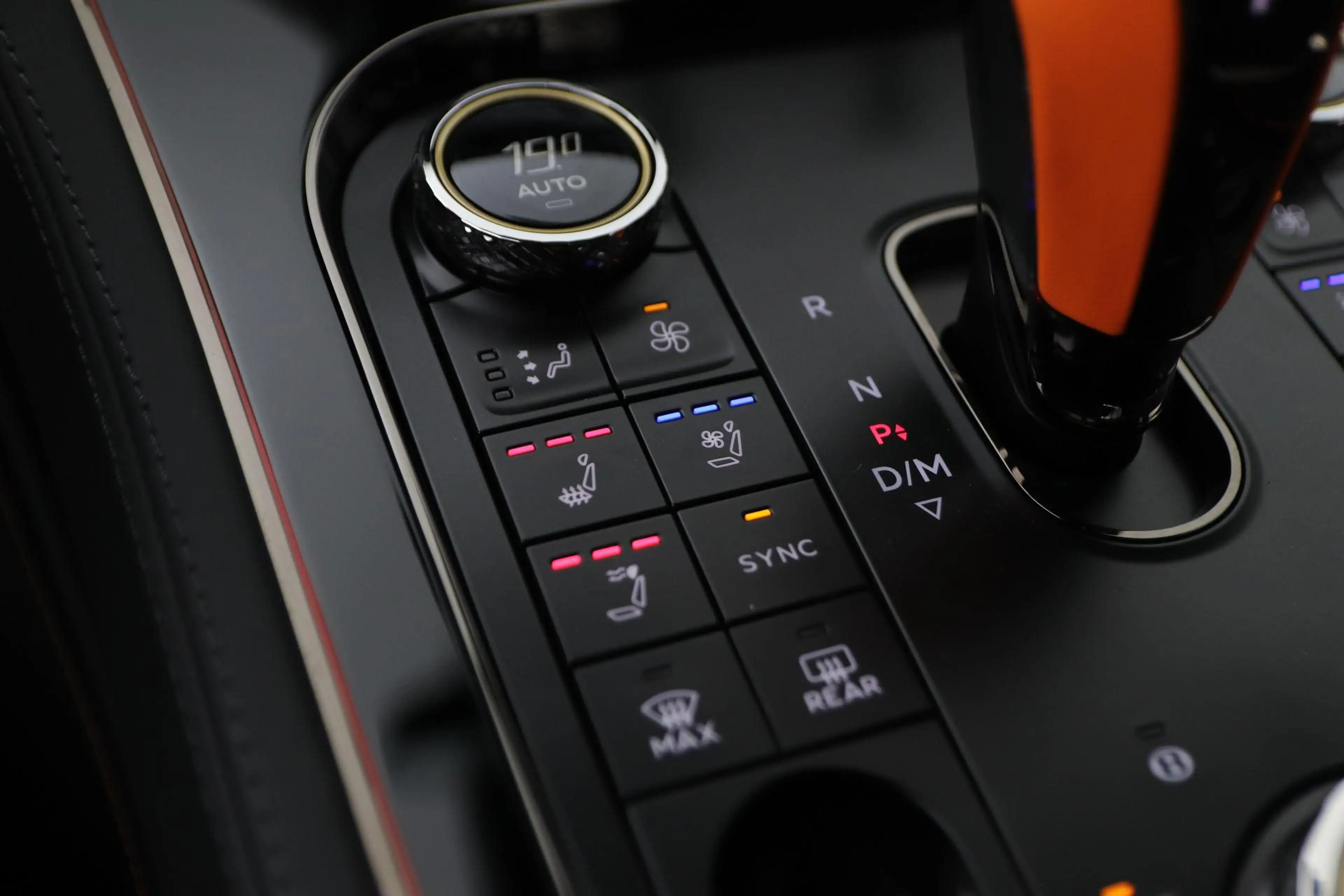 Bentley Continental GTC 4.0 V8 Hybrid Black Edition | Touring Specificatio — photo 35