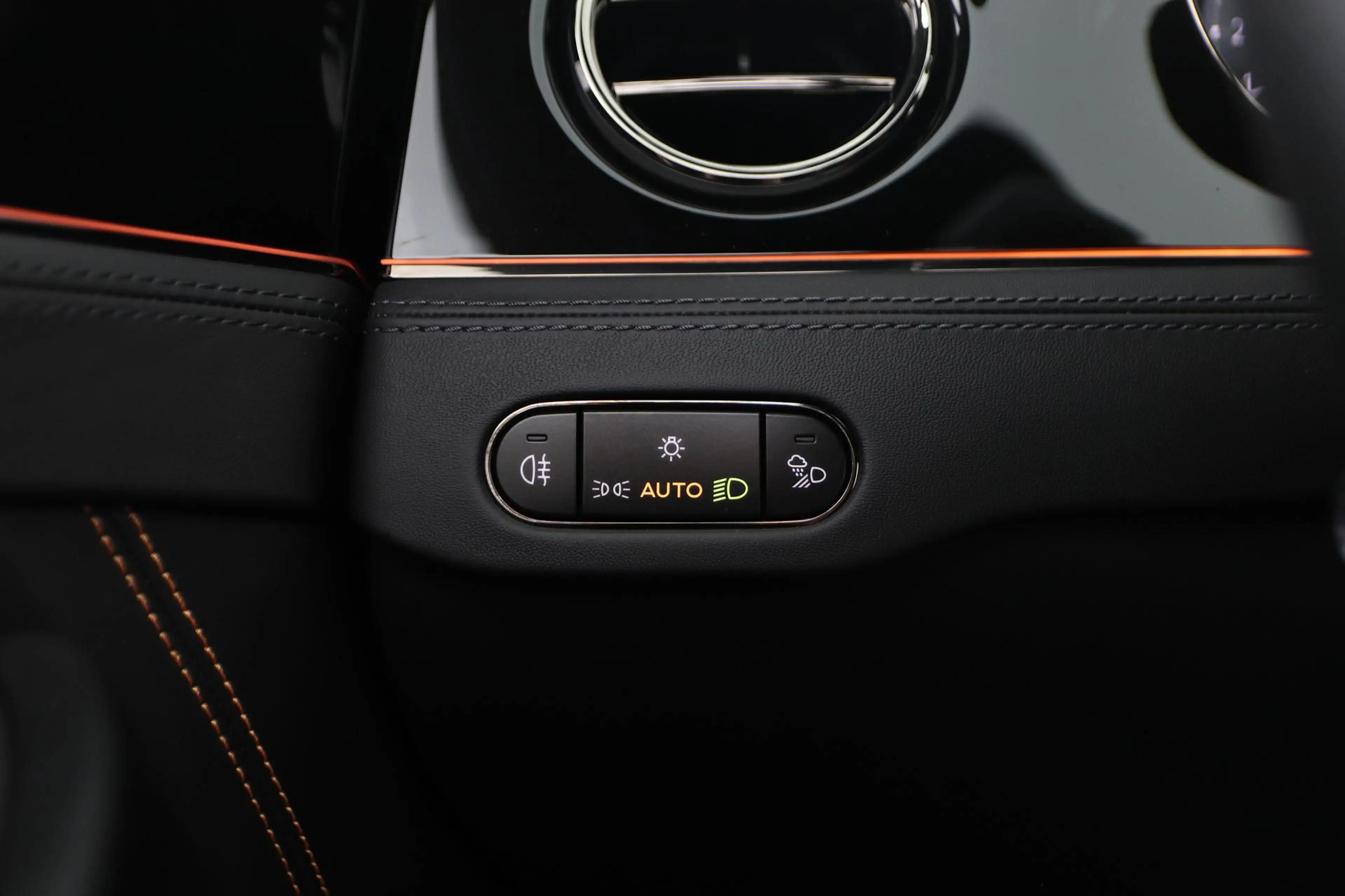Bentley Continental GTC 4.0 V8 Hybrid Black Edition | Touring Specificatio — photo 45