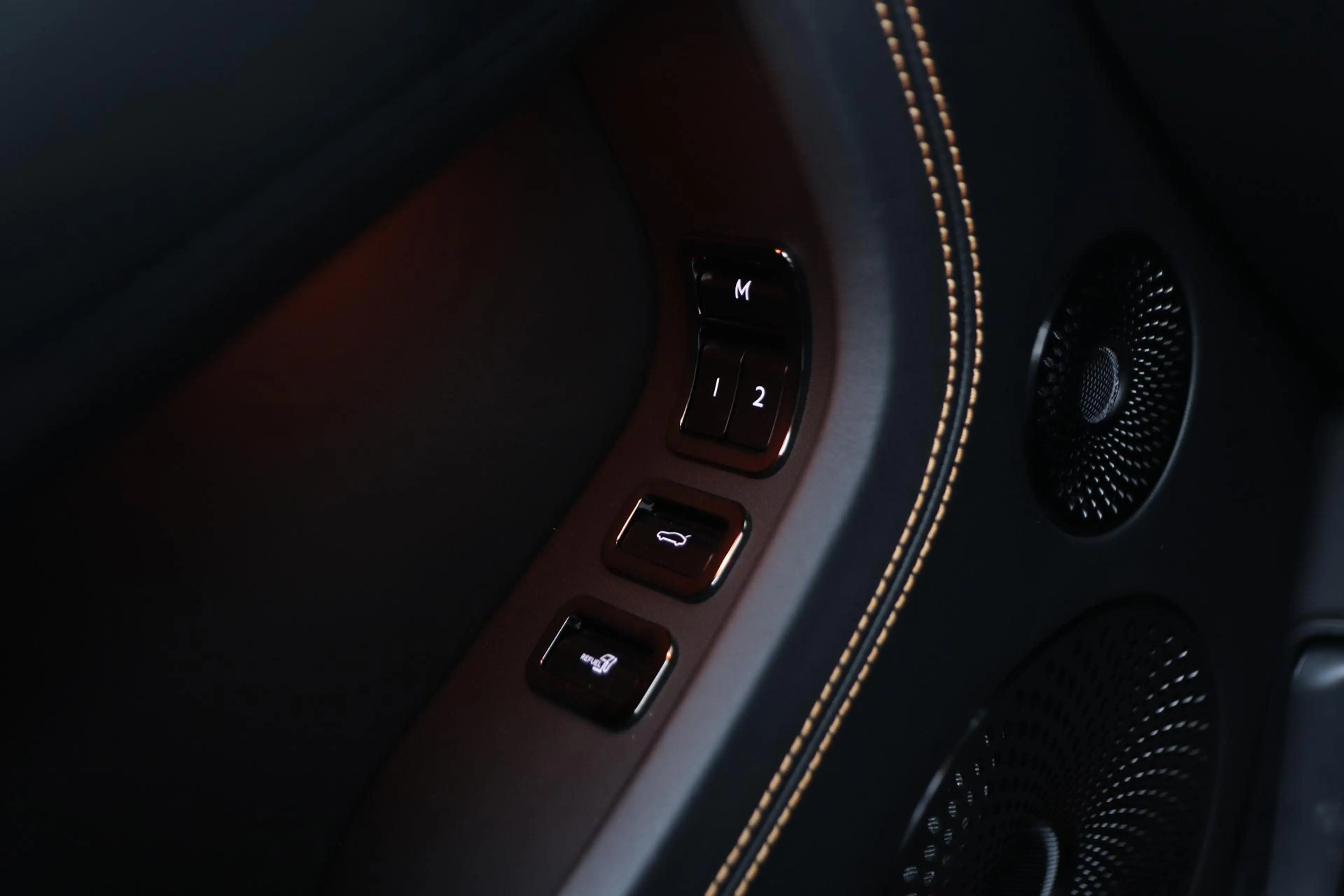 Bentley Continental GTC 4.0 V8 Hybrid Black Edition | Touring Specificatio — photo 48