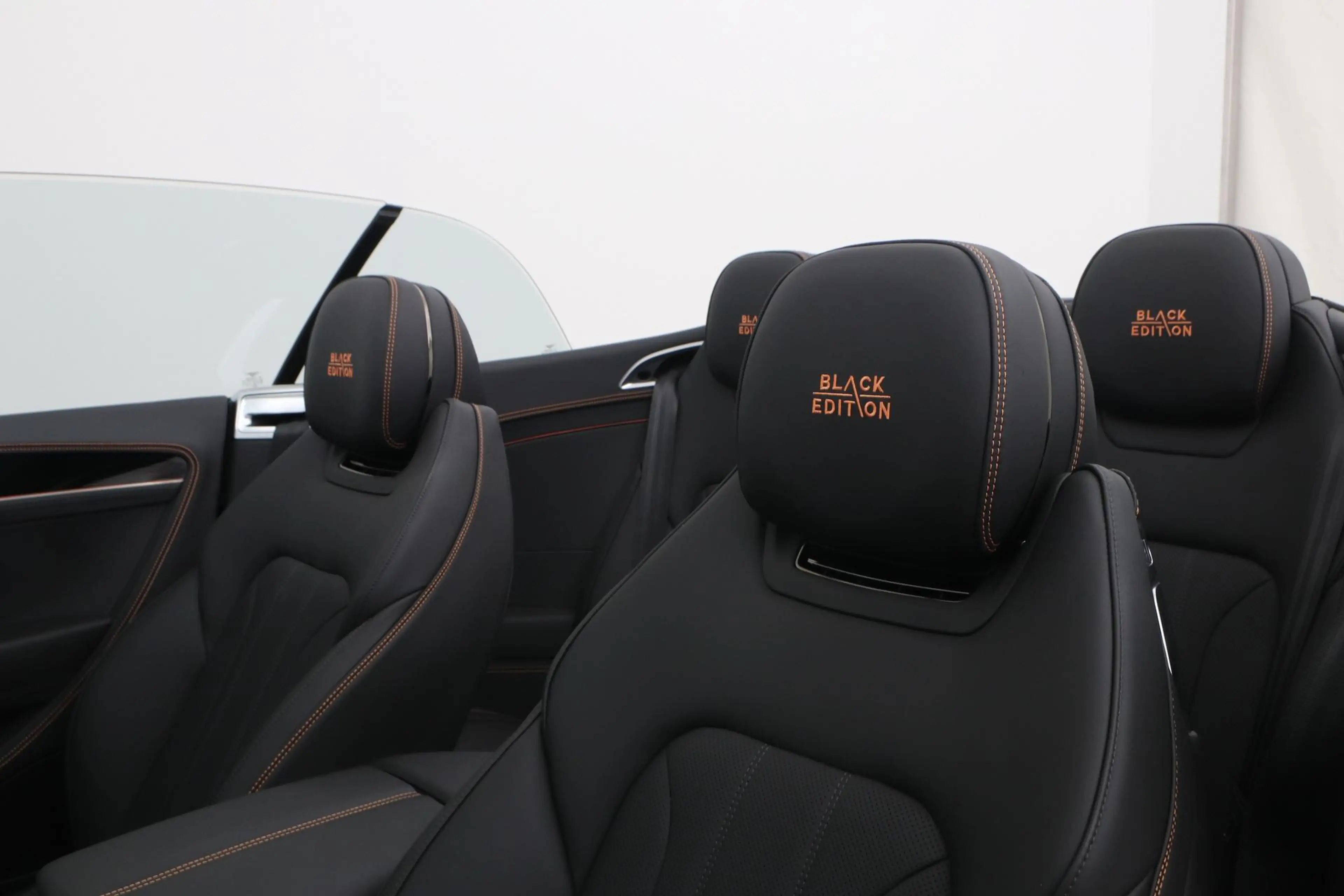 Bentley Continental GTC 4.0 V8 Hybrid Black Edition | Touring Specificatio — photo 12
