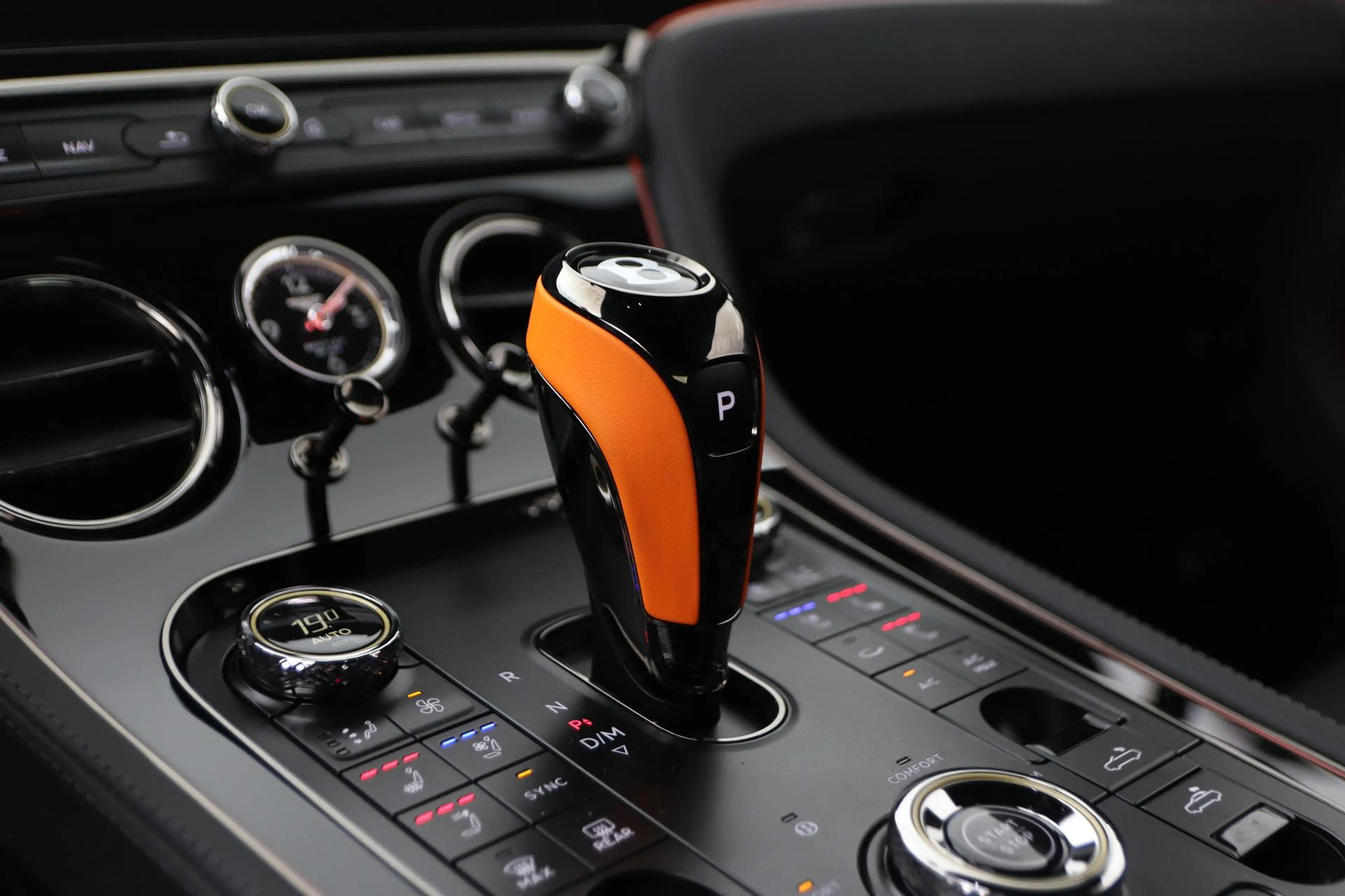 Bentley Continental GTC 4.0 V8 Hybrid Black Edition | Touring Specificatio — photo 34