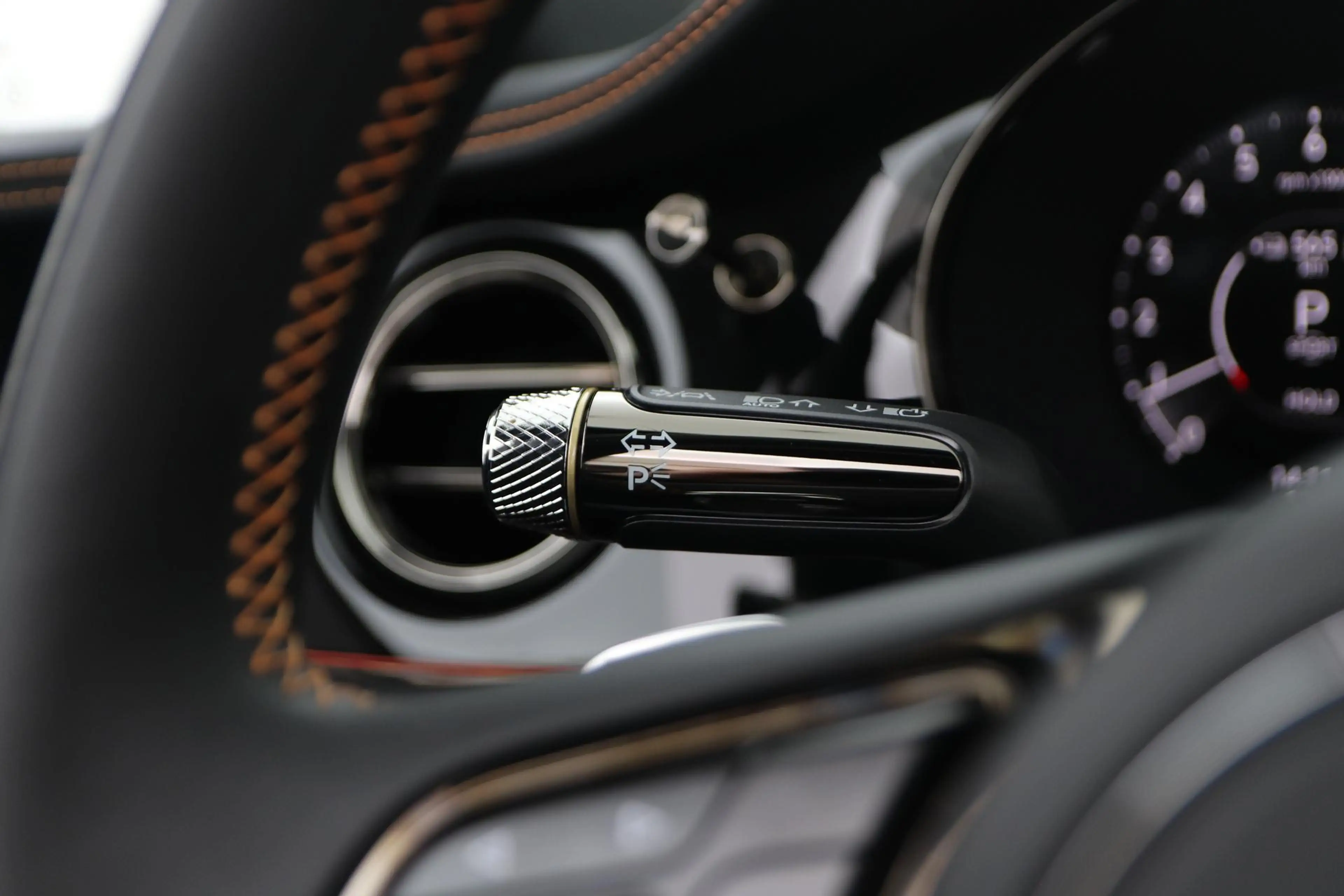 Bentley Continental GTC 4.0 V8 Hybrid Black Edition | Touring Specificatio — photo 41