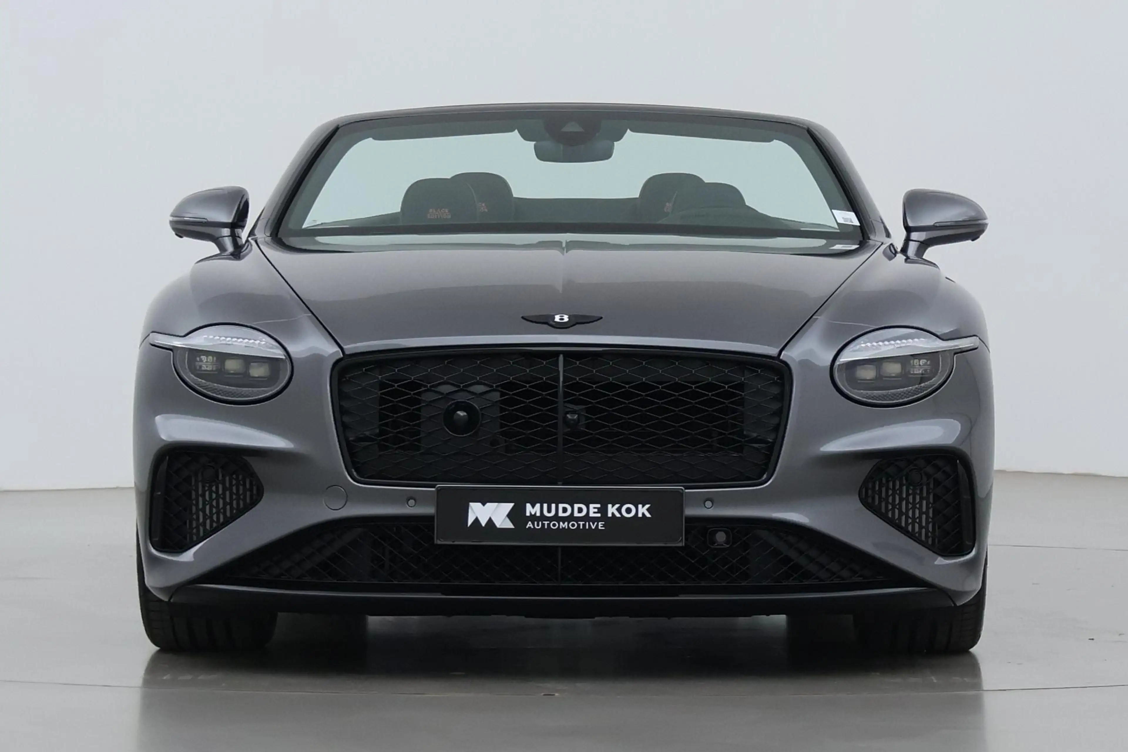 Bentley Continental GTC 4.0 V8 Hybrid Black Edition | Touring Specificatio — photo 16
