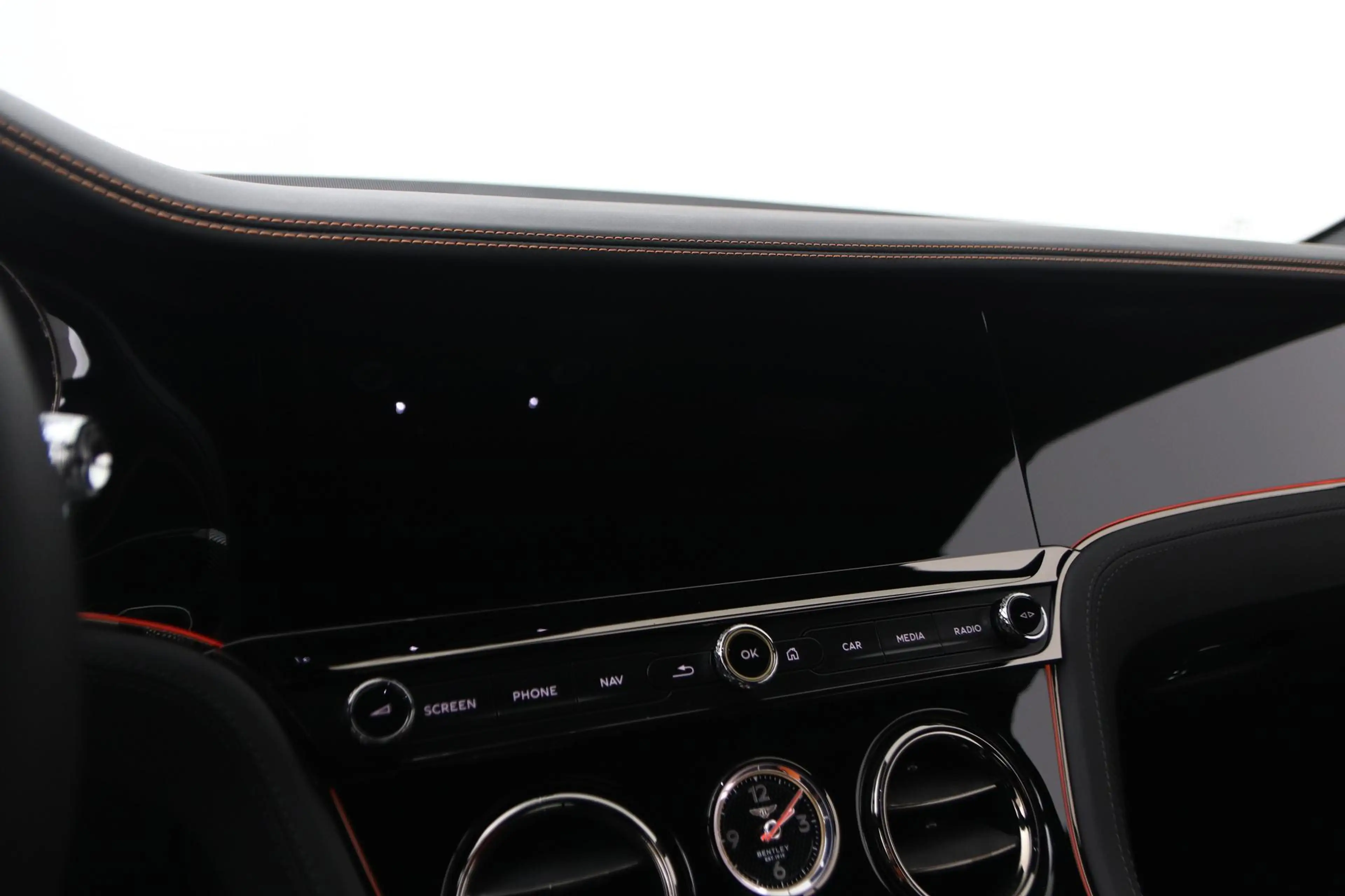 Bentley Continental GTC 4.0 V8 Hybrid Black Edition | Touring Specificatio — photo 30