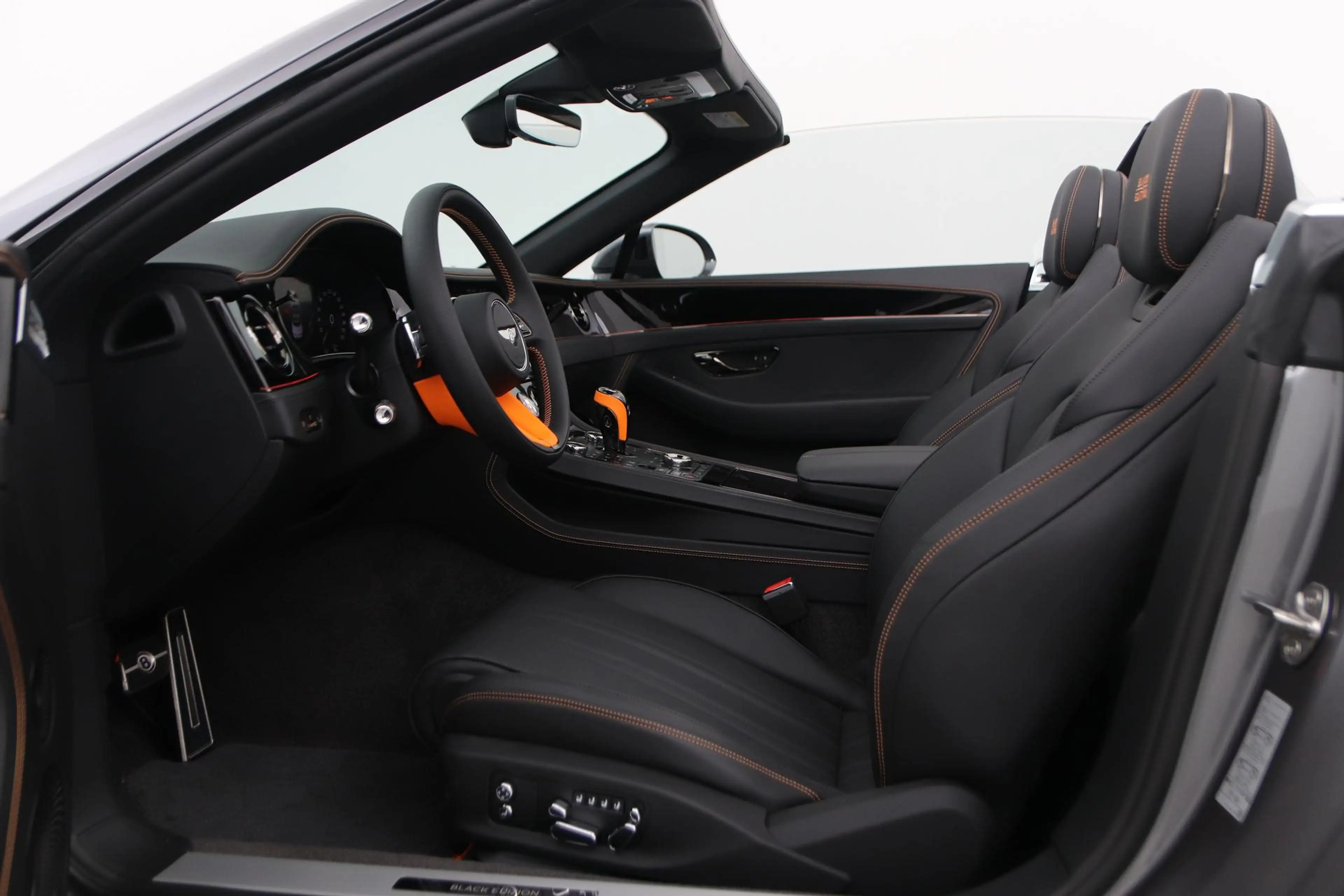 Bentley Continental GTC 4.0 V8 Hybrid Black Edition | Touring Specificatio — photo 3