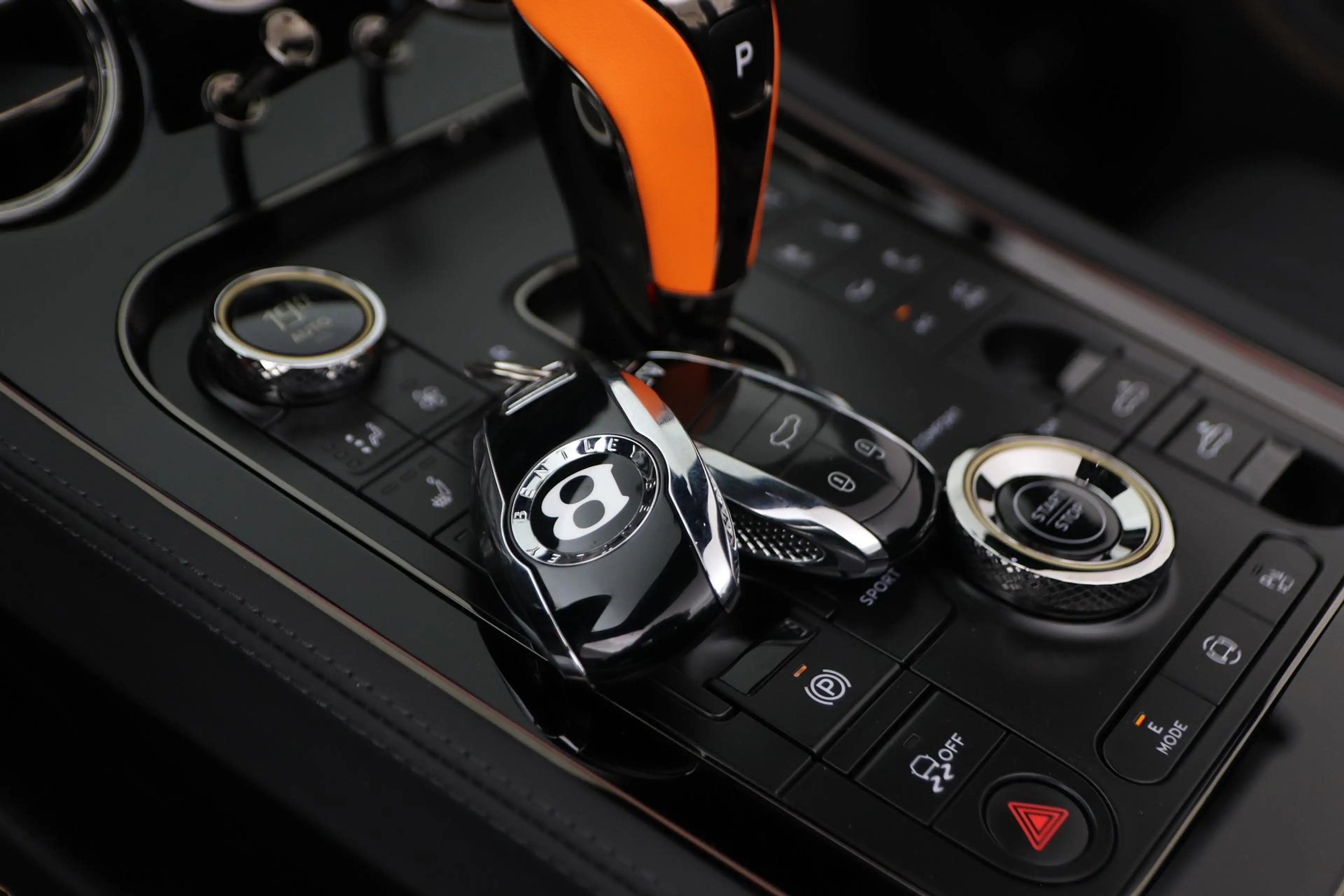 Bentley Continental GTC 4.0 V8 Hybrid Black Edition | Touring Specificatio — photo 18