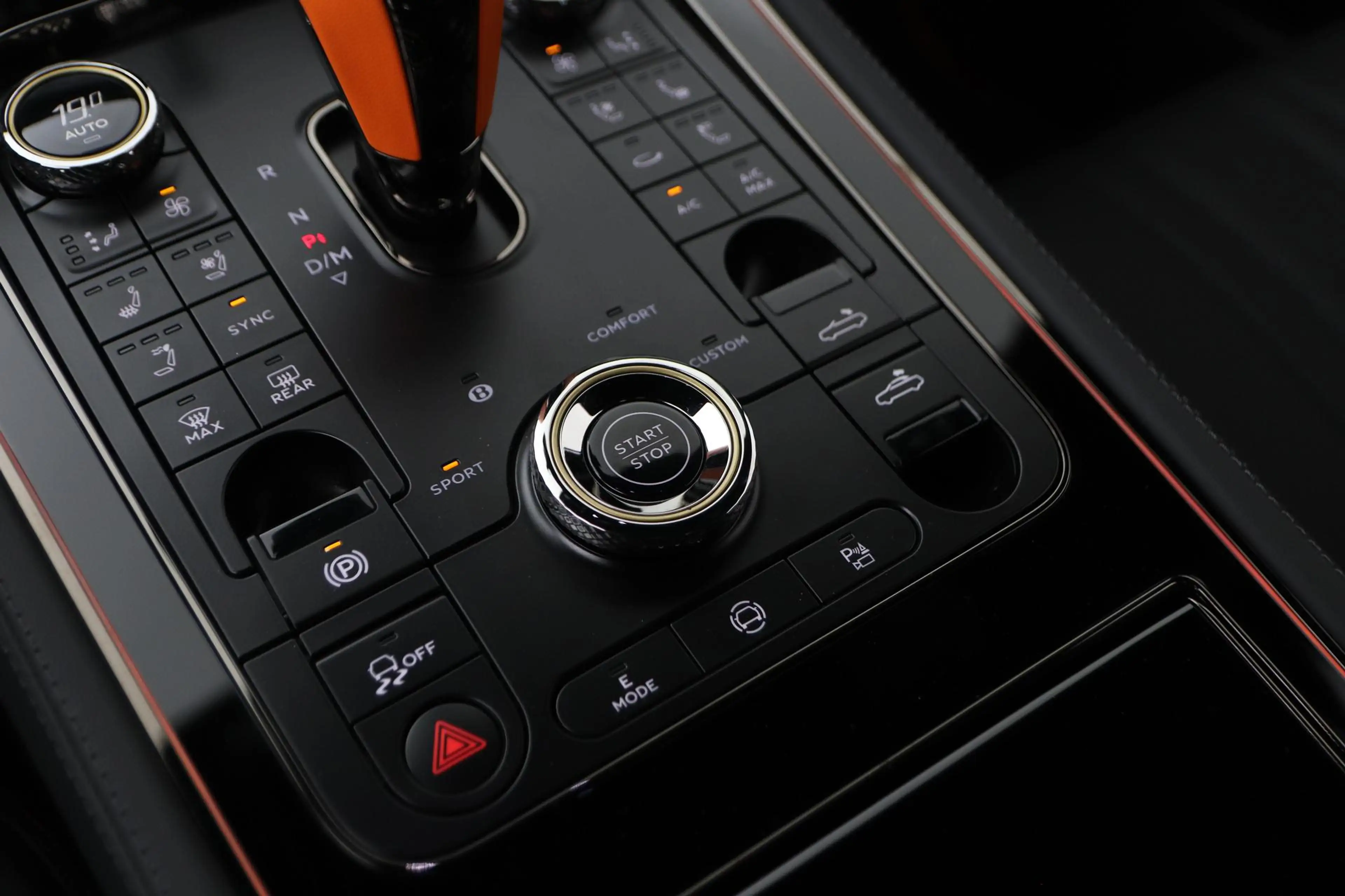 Bentley Continental GTC 4.0 V8 Hybrid Black Edition | Touring Specificatio — photo 36
