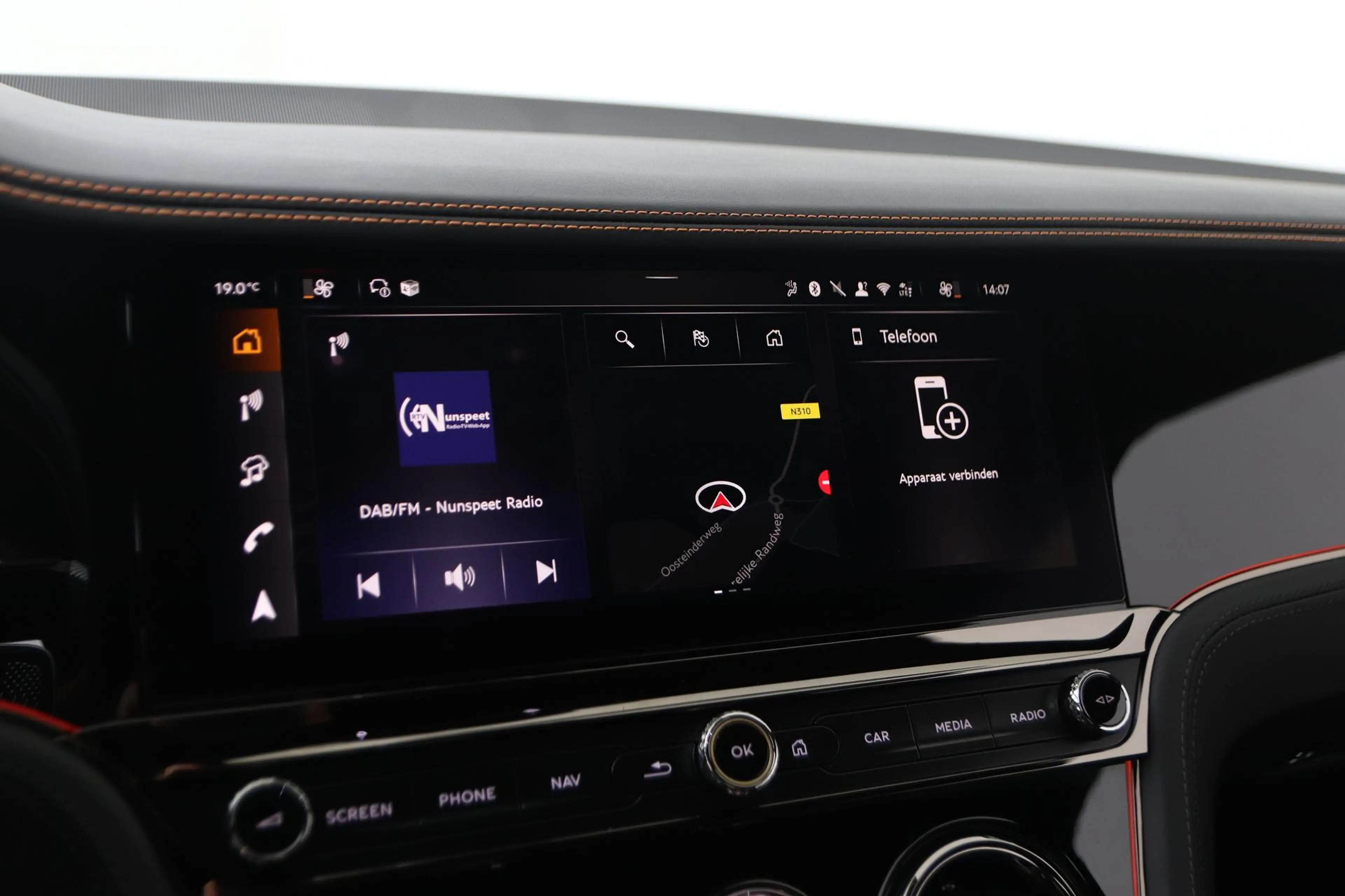 Bentley Continental GTC 4.0 V8 Hybrid Black Edition | Touring Specificatio — photo 22