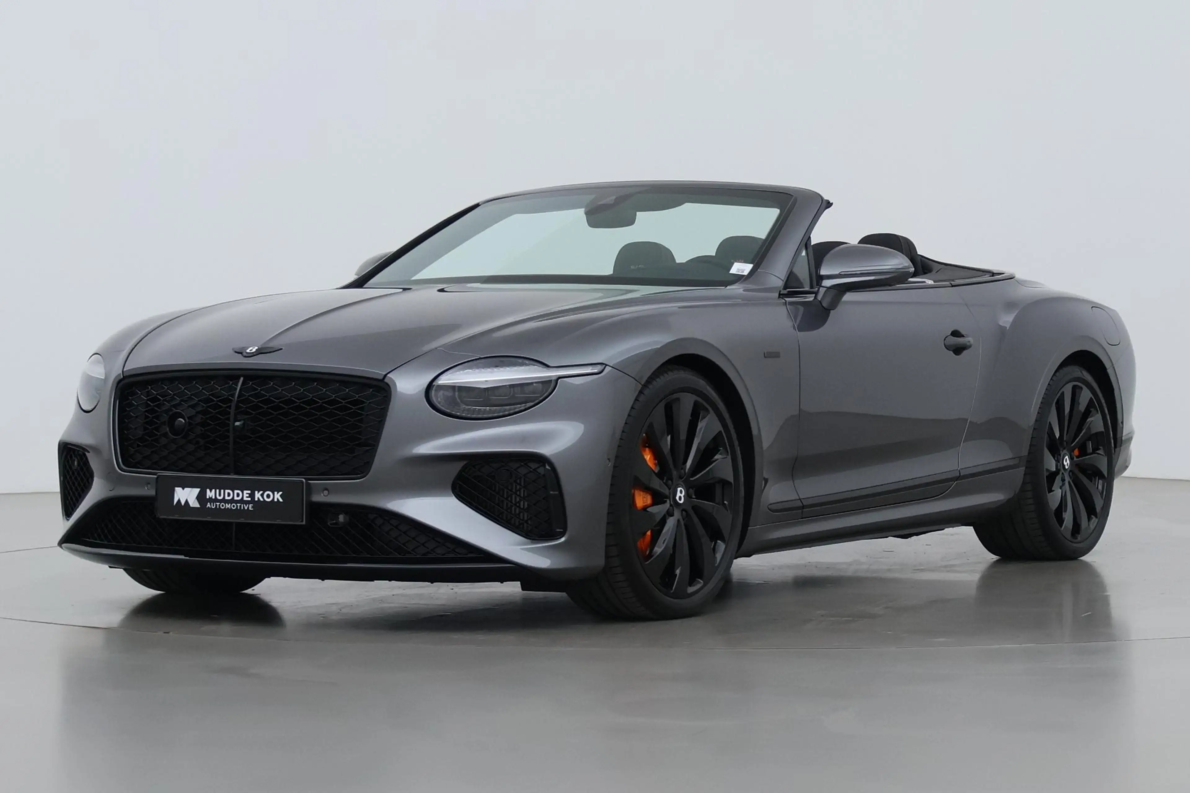 Bentley Continental GTC 4.0 V8 Hybrid Black Edition | Touring Specificatio — photo 8