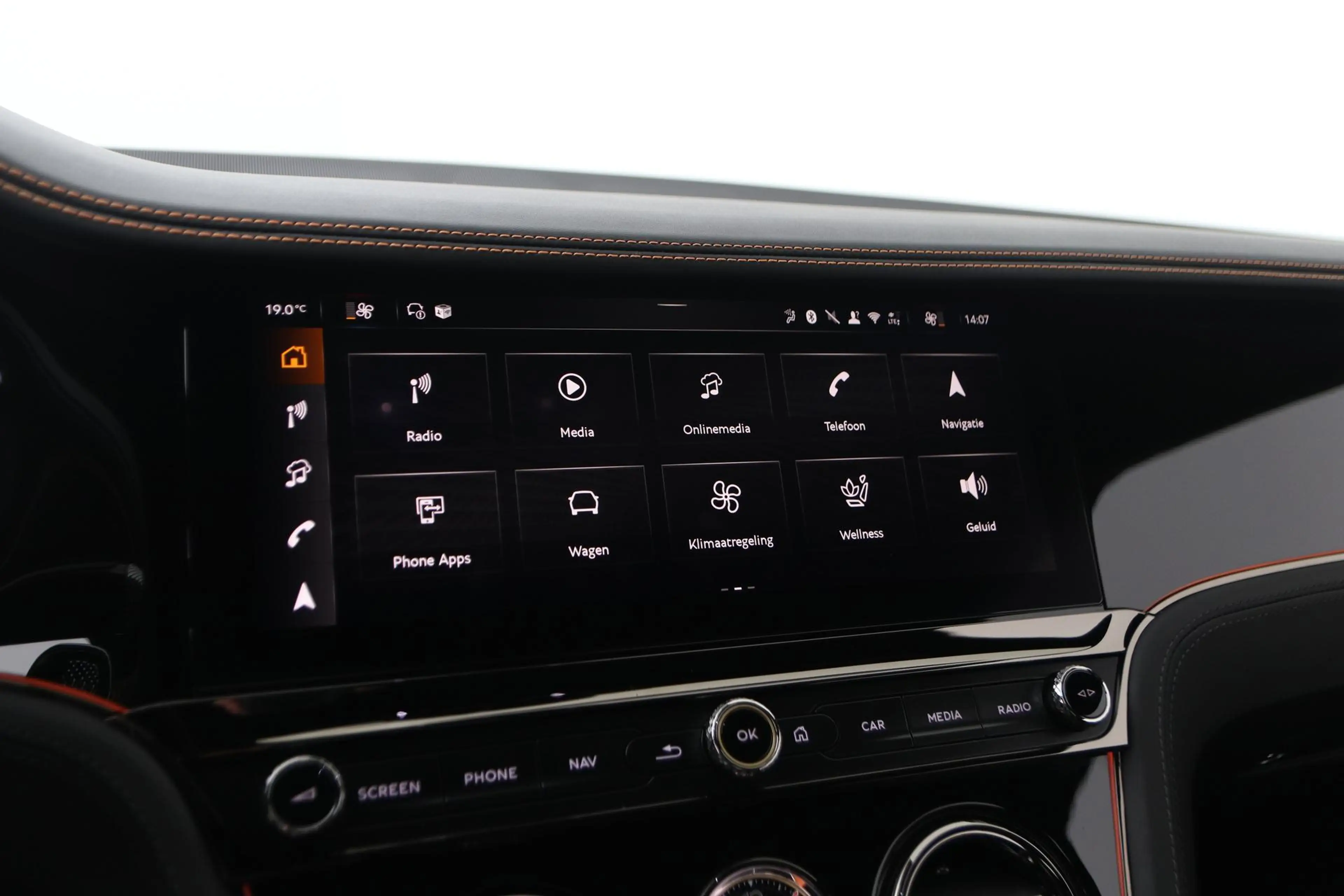 Bentley Continental GTC 4.0 V8 Hybrid Black Edition | Touring Specificatio — photo 24