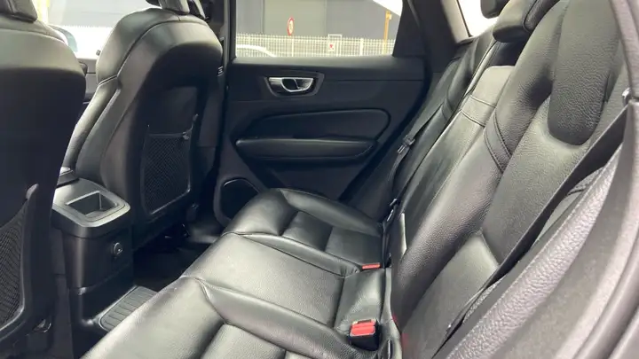 Volvo XC60 2020, foto 12
