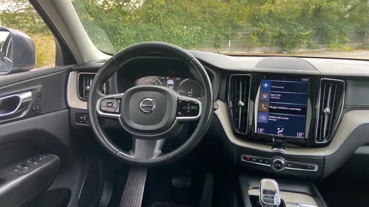 Volvo XC60 2020, foto 14