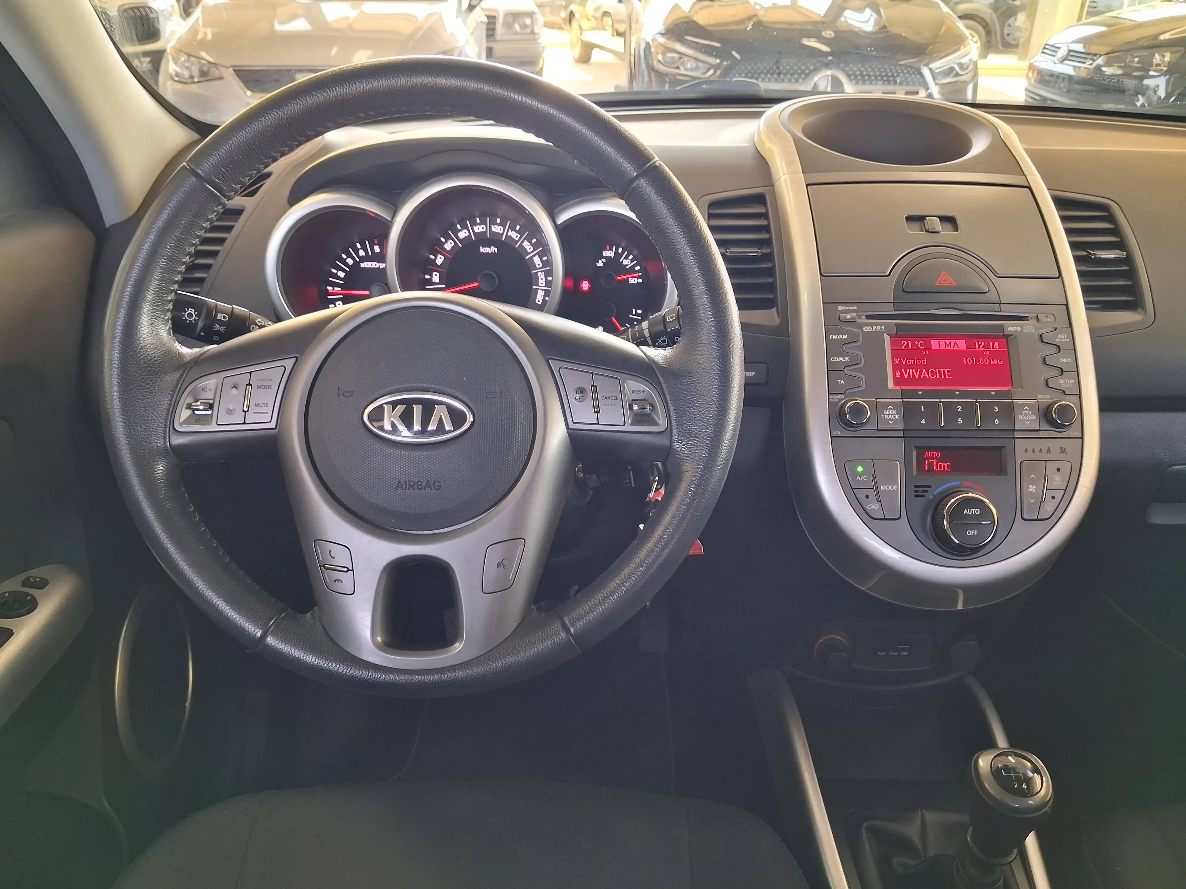 Kia Soul Soul 1.6 CRDi Mate / 1 ERE MAIN / CARNET / CLIM / BLUETOOTH / GARANTIE — photo 9