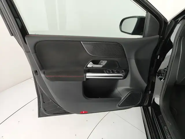 Mercedes-Benz B-Class view 12