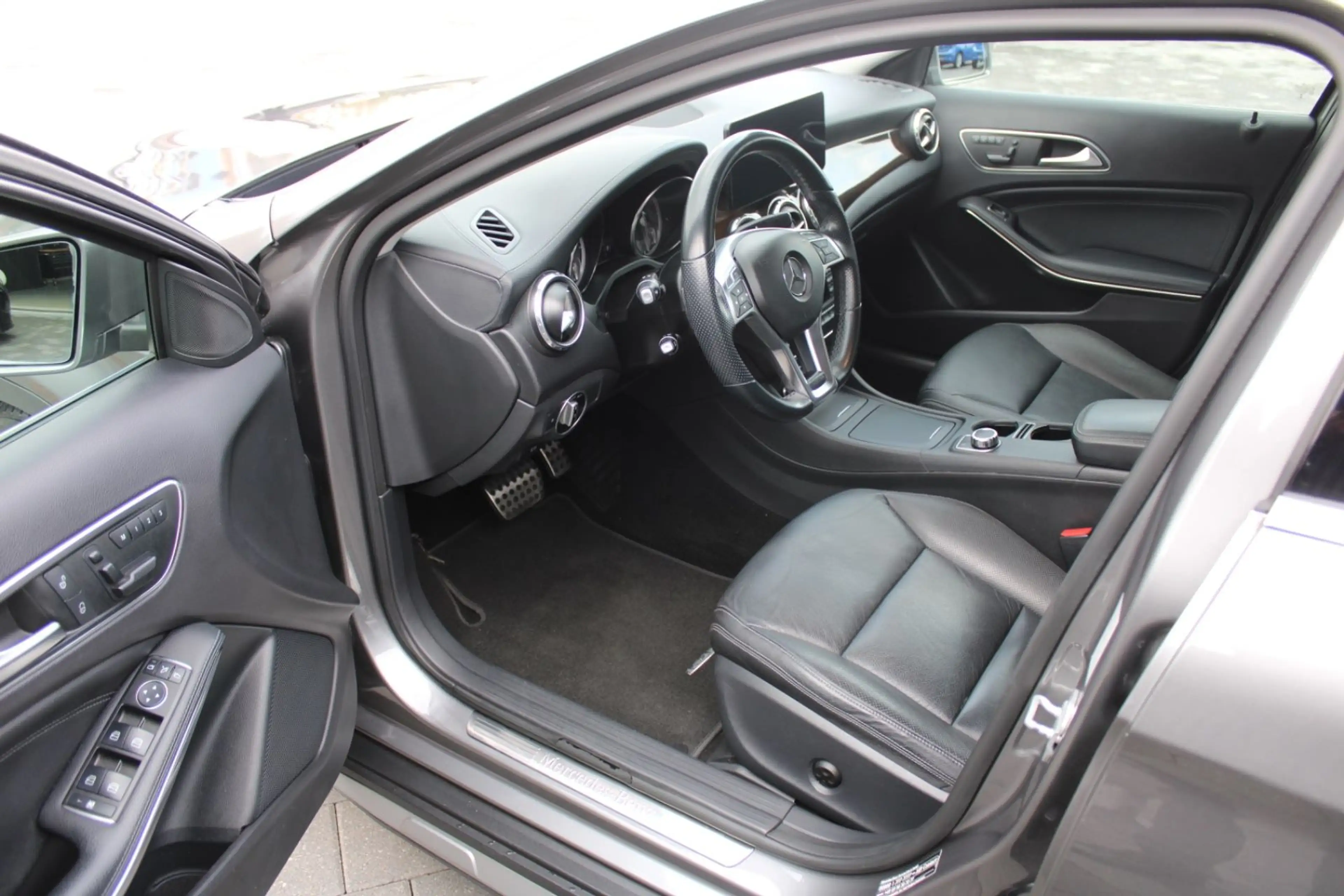 Mercedes-Benz GLA 250 4Matic *AMG* — photo 13