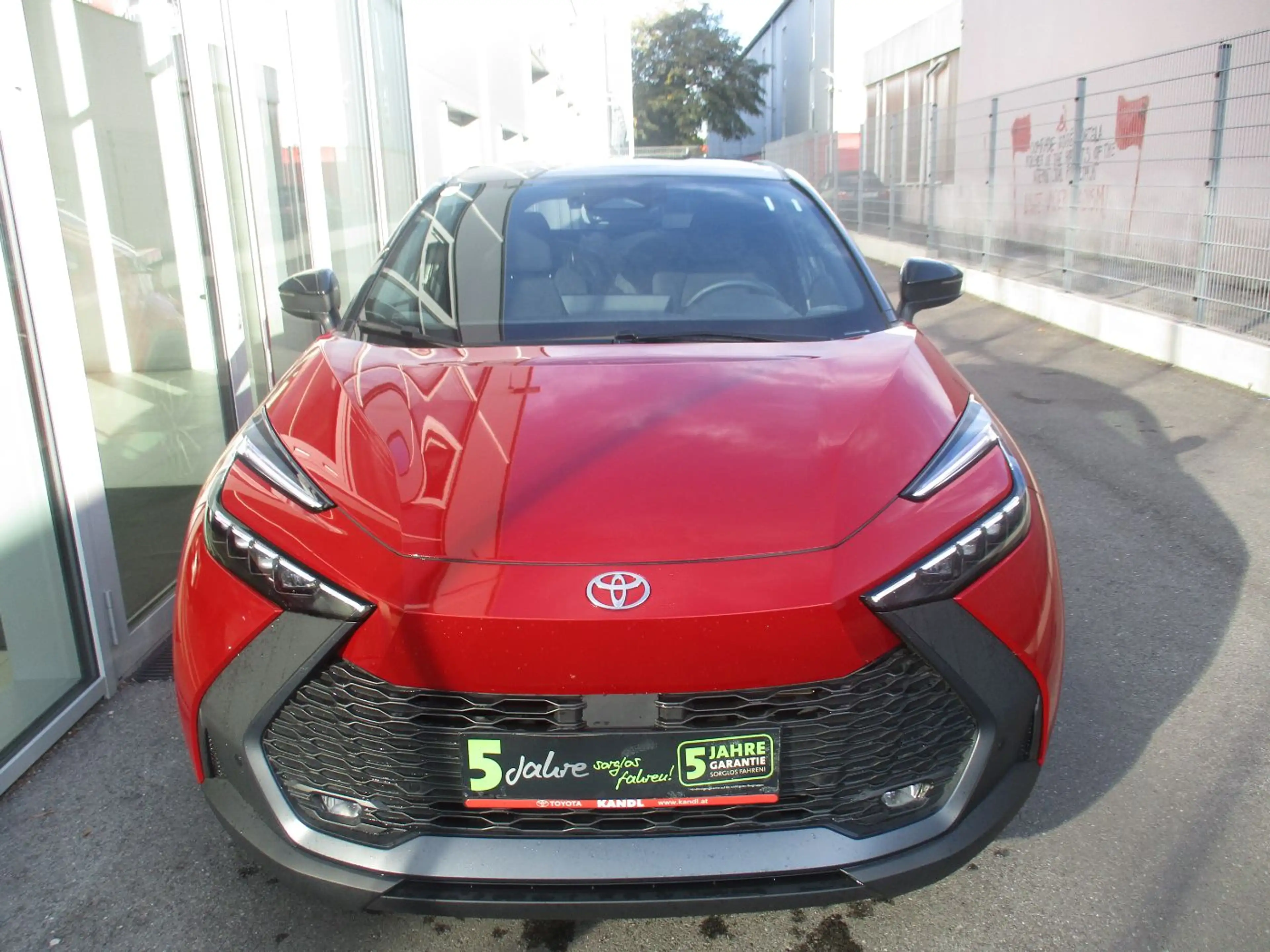 Toyota C-HR 1.8 FWD Active Drive ACC+Navi+SHZ+2xKlima — photo 3