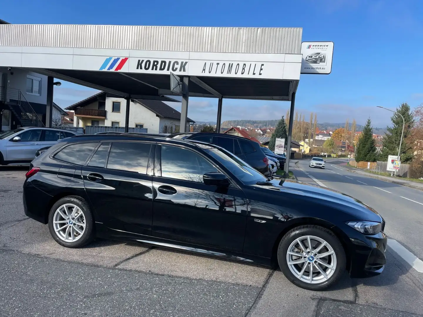 BMW 320 e TOURING G21 LCI/LC+/WIDESCREEN/SPORTSITZE Schwarz - 2