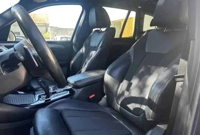 BMW X3 view 10