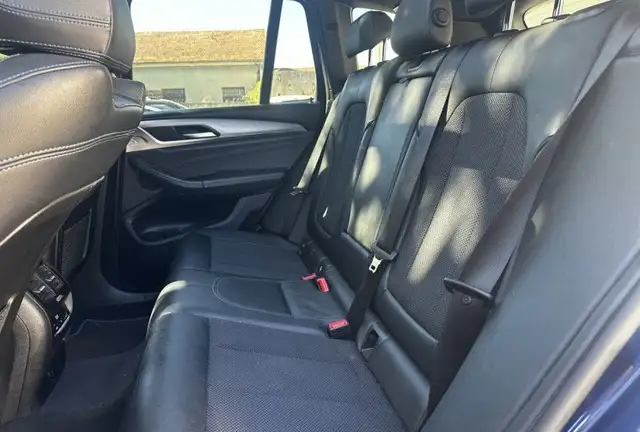 BMW X3 view 12