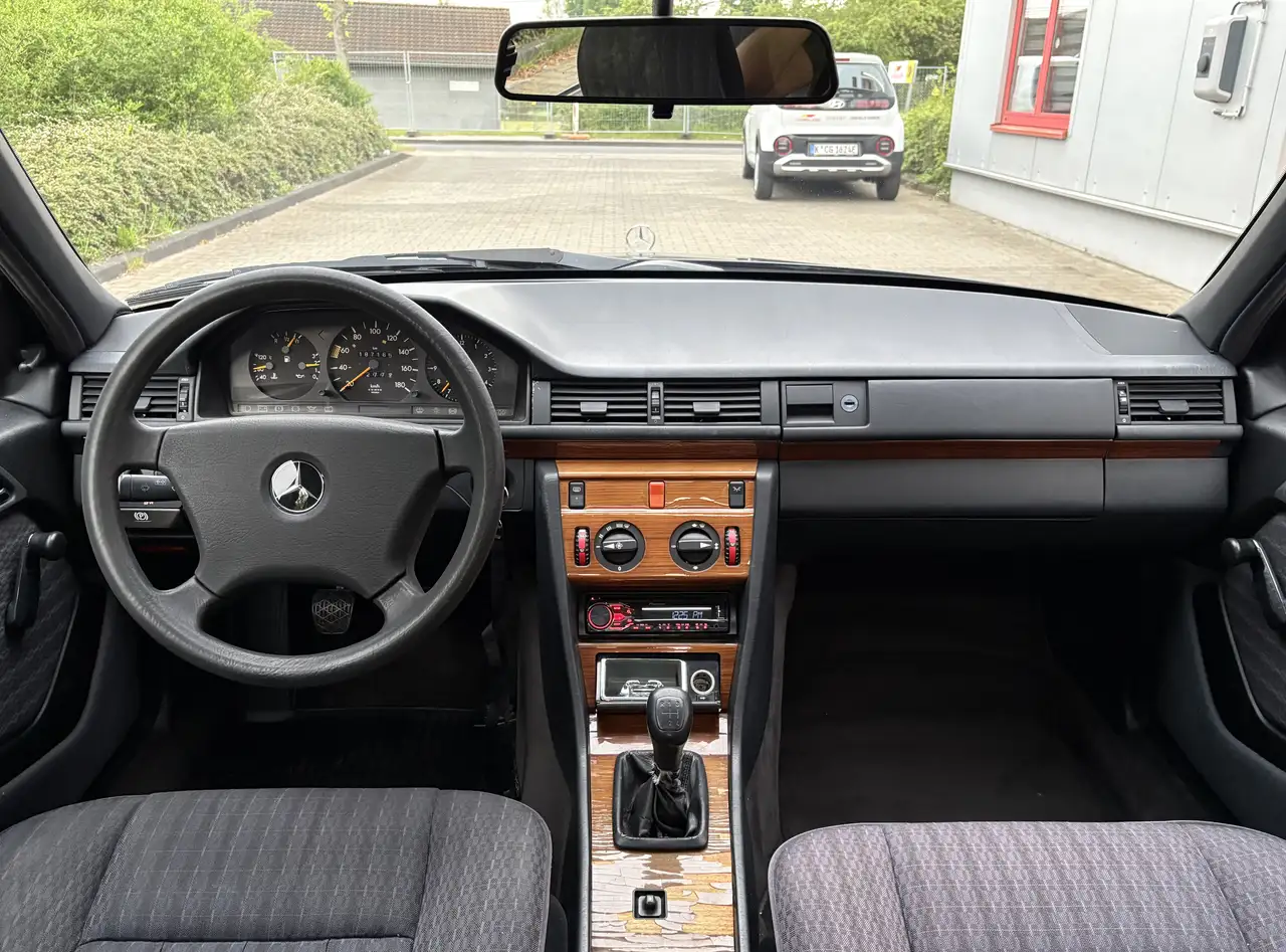 Mercedes-Benz E 200 D SSD AHK TÜV/H-Kennzeichen Neu, foto 9