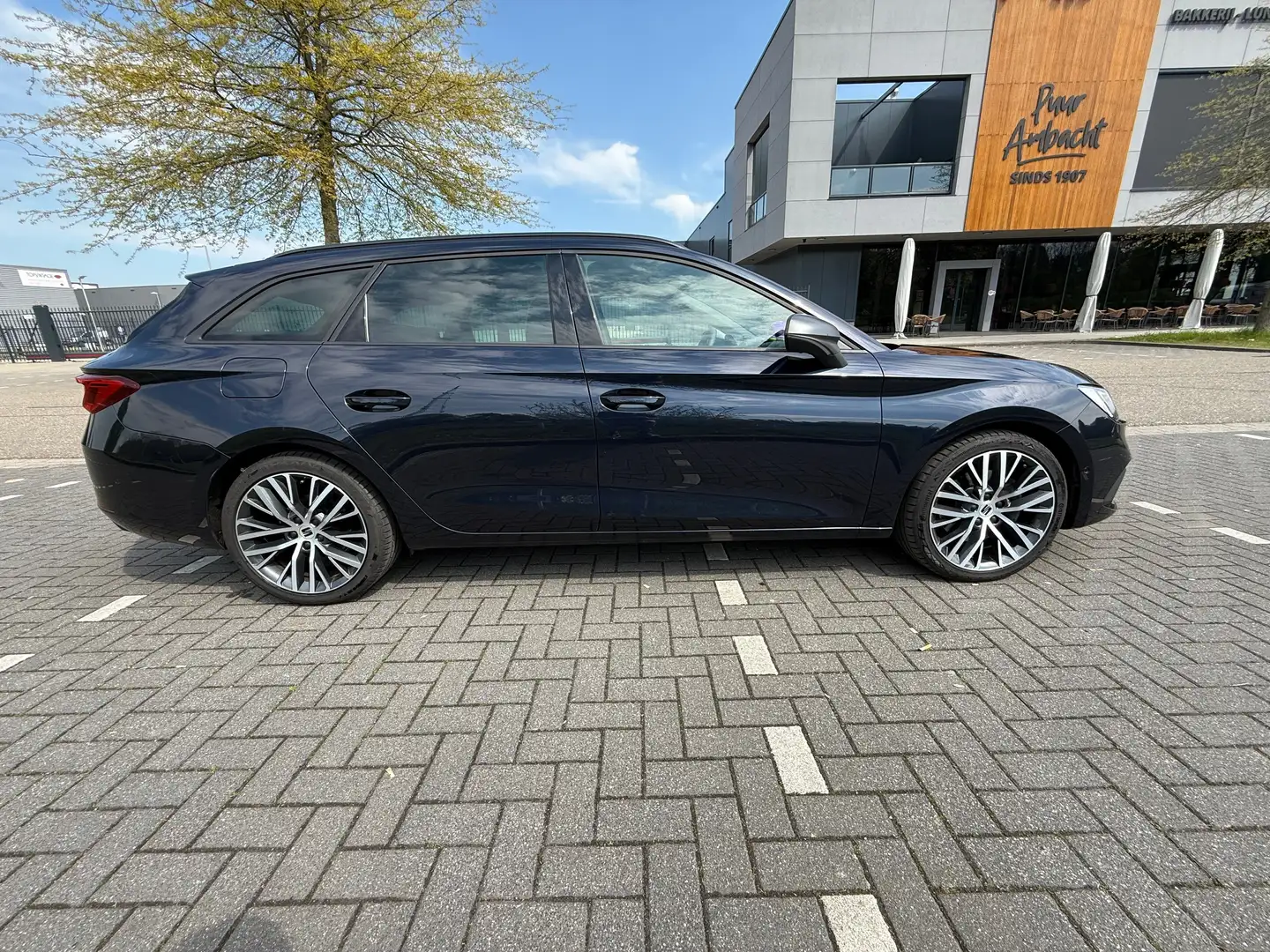 SEAT Leon Leon Sportstourer 2.0 TDI DSG FR Blau - 1