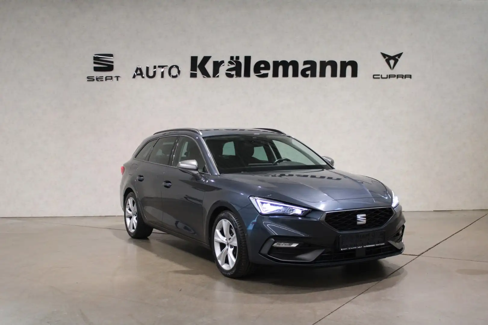 SEAT Leon Sportstourer FR 2,0 TDI DSG*Navi*LED* Grau - 1