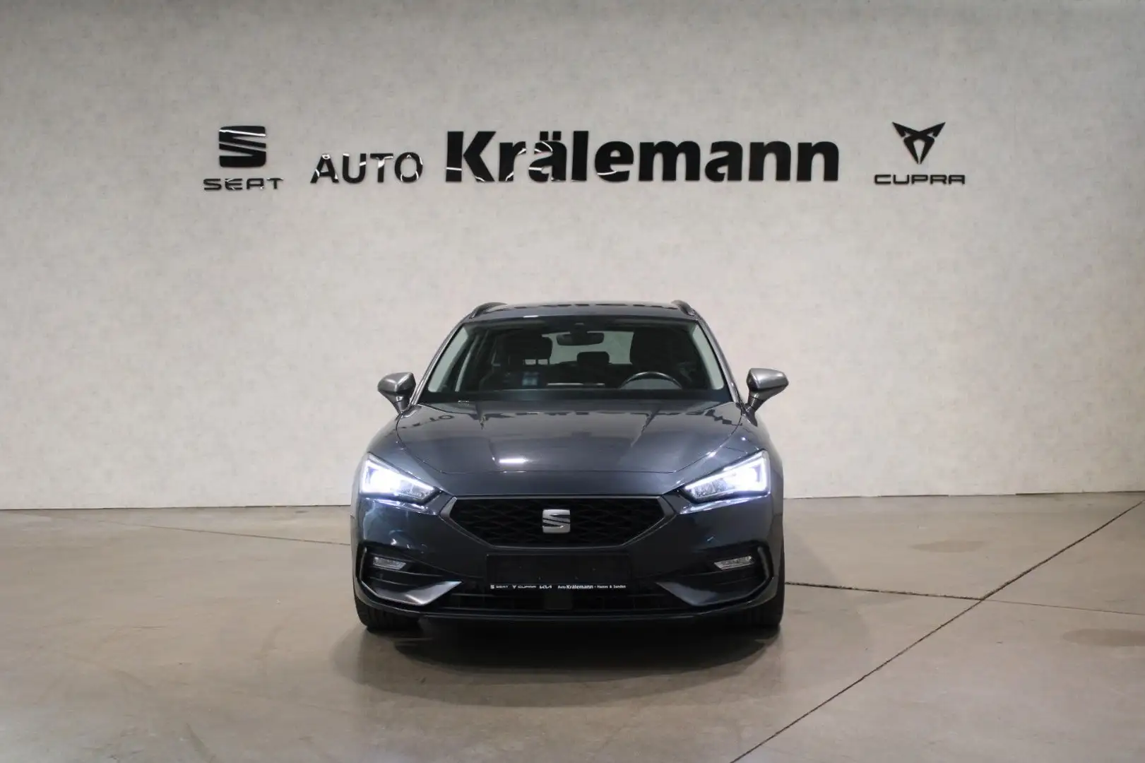 SEAT Leon Sportstourer FR 2,0 TDI DSG*Navi*LED* Grau - 2
