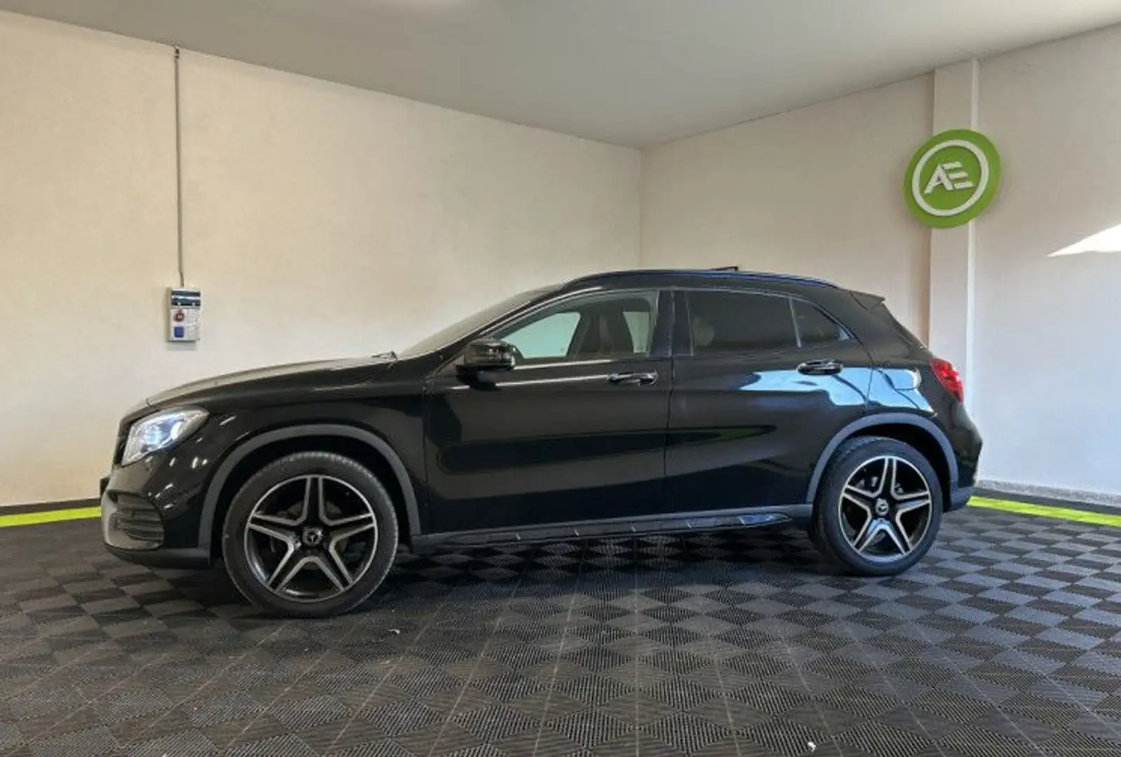 Mercedes-Benz GLA 200 200 d Fascination 7G-DCT Noir - 2