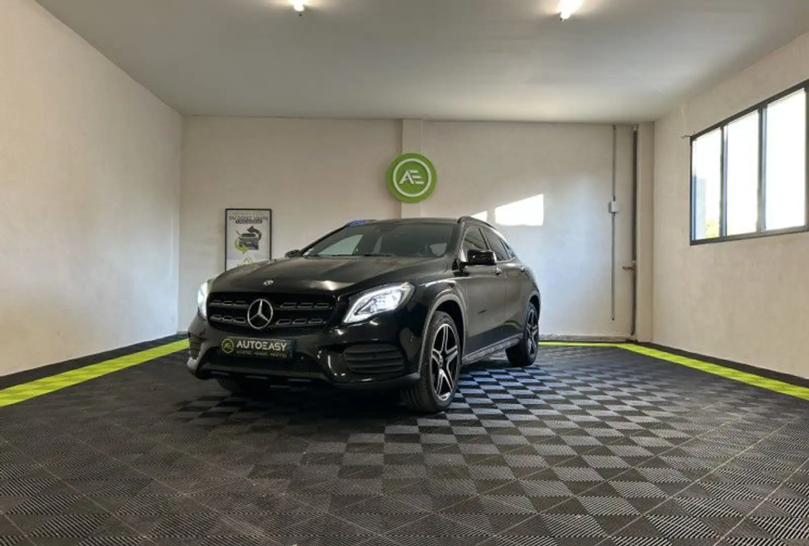 Mercedes-Benz GLA 200 200 d Fascination 7G-DCT Noir - 1