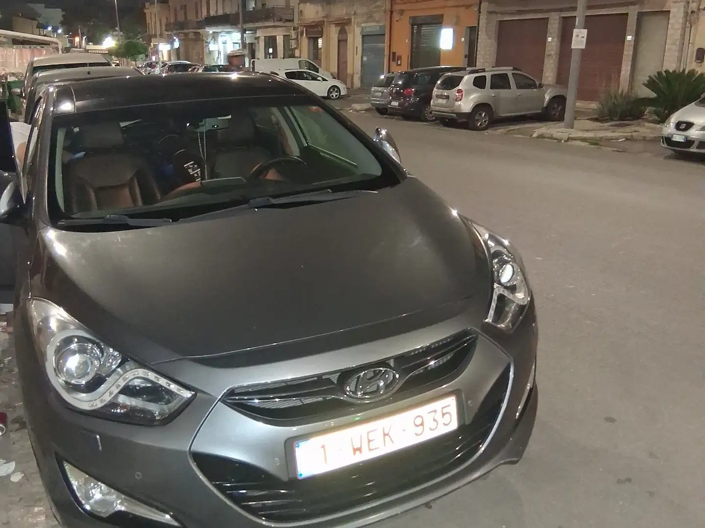 Hyundai i40 1.7 CRDi premium Gris - 1