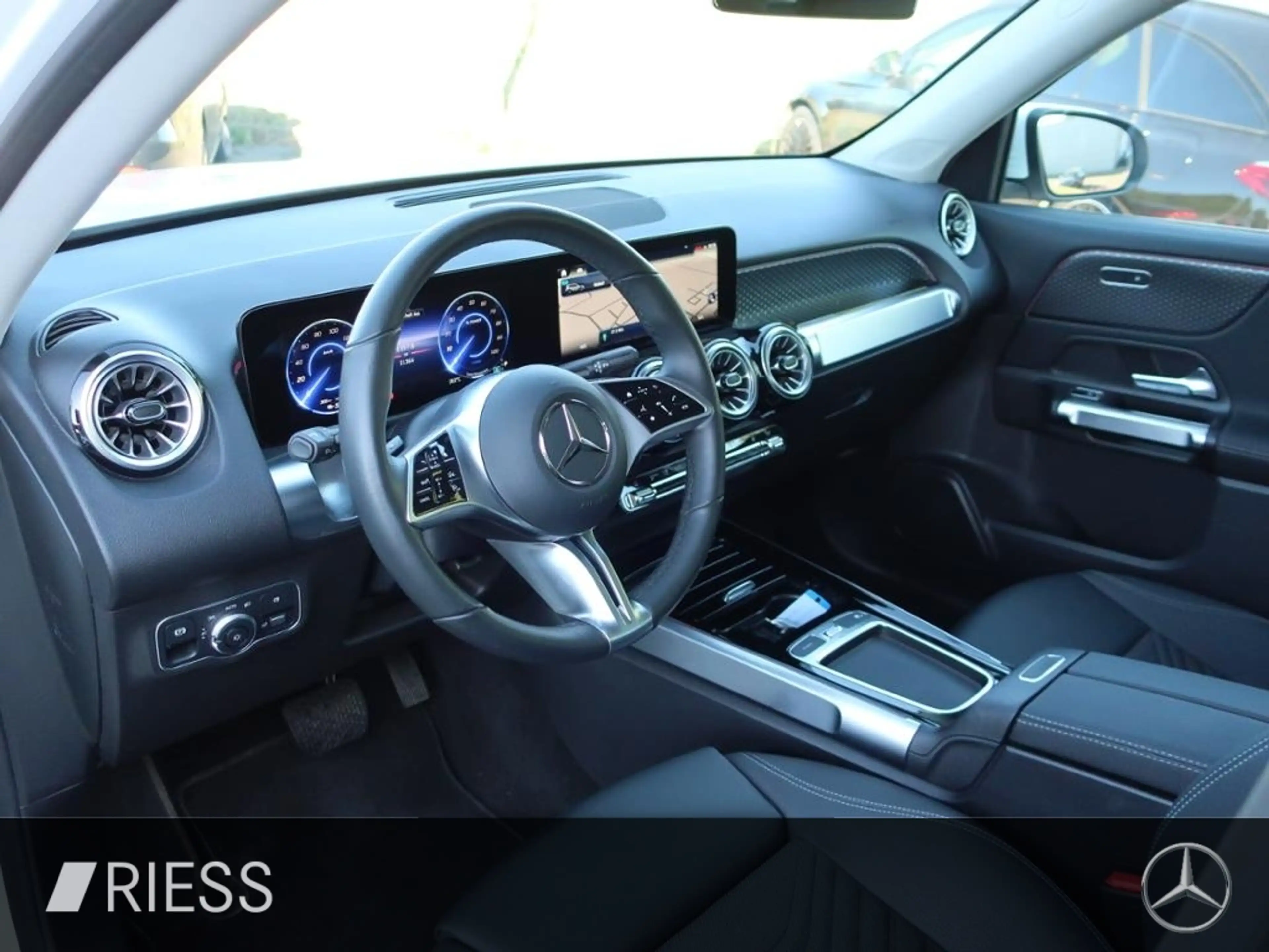Mercedes-Benz EQB 250 + Progressive DISTRONIC WINTER LED — photo 10
