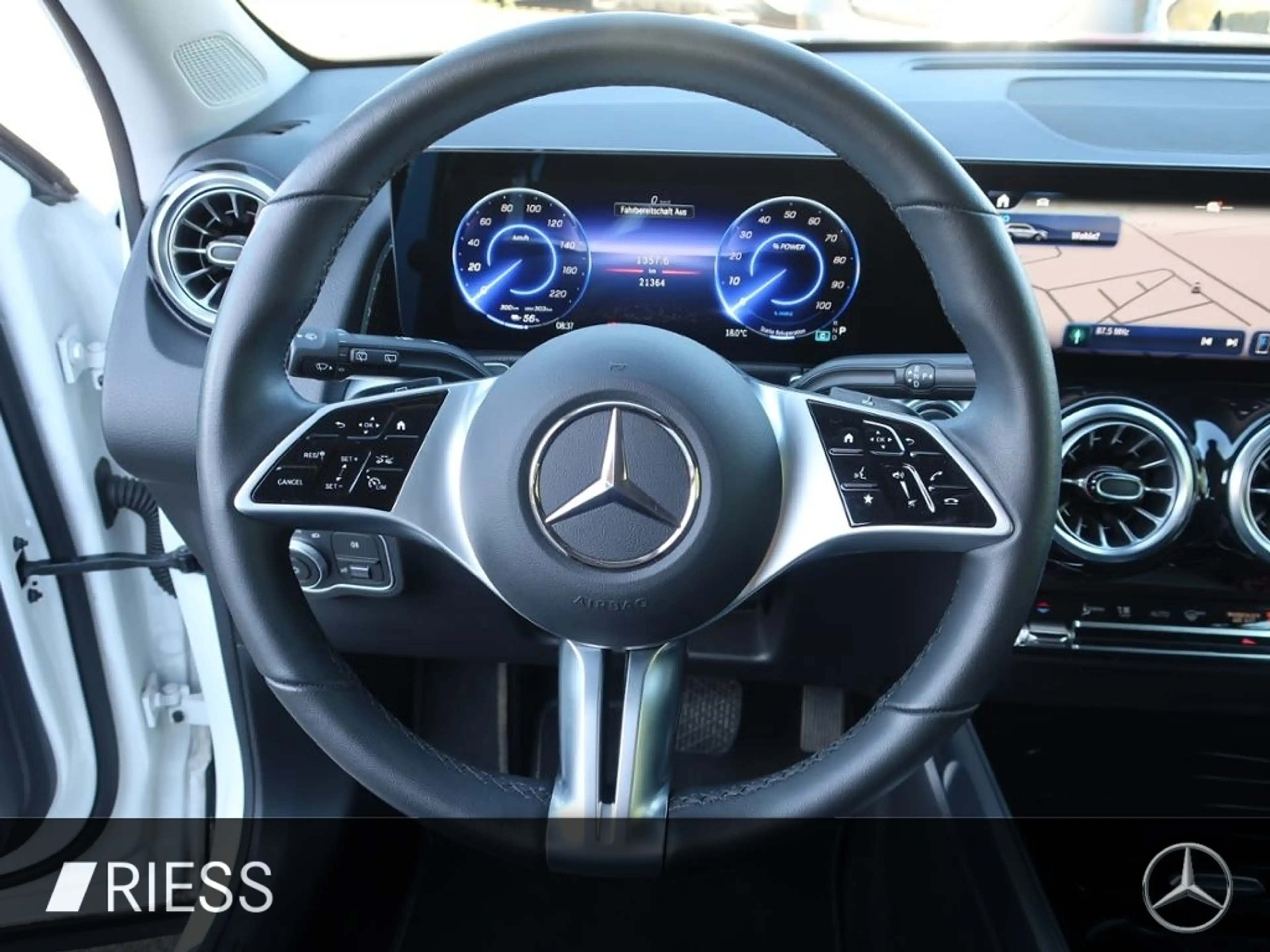 Mercedes-Benz EQB 250 + Progressive DISTRONIC WINTER LED — photo 13