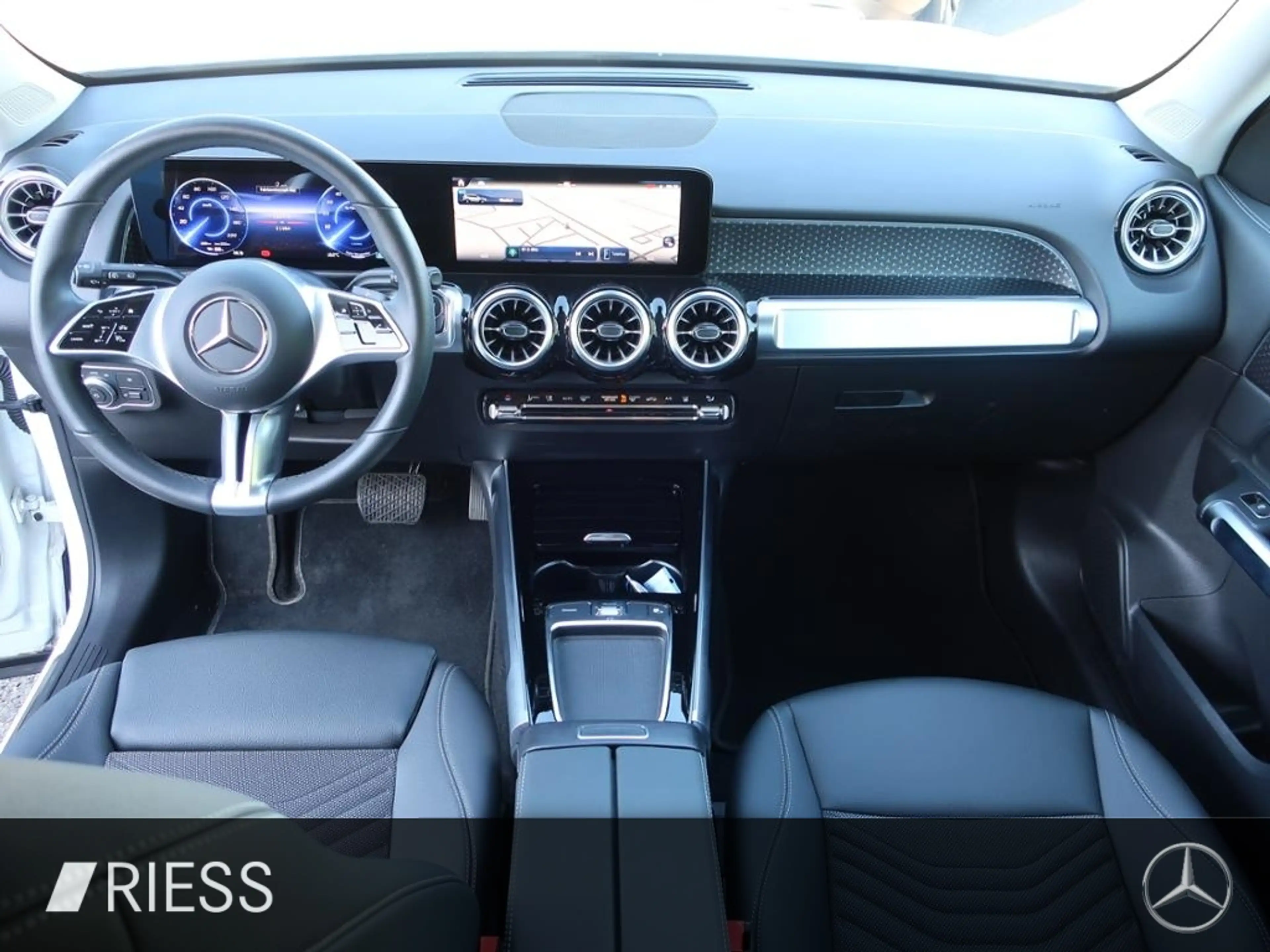 Mercedes-Benz EQB 250 + Progressive DISTRONIC WINTER LED — photo 12