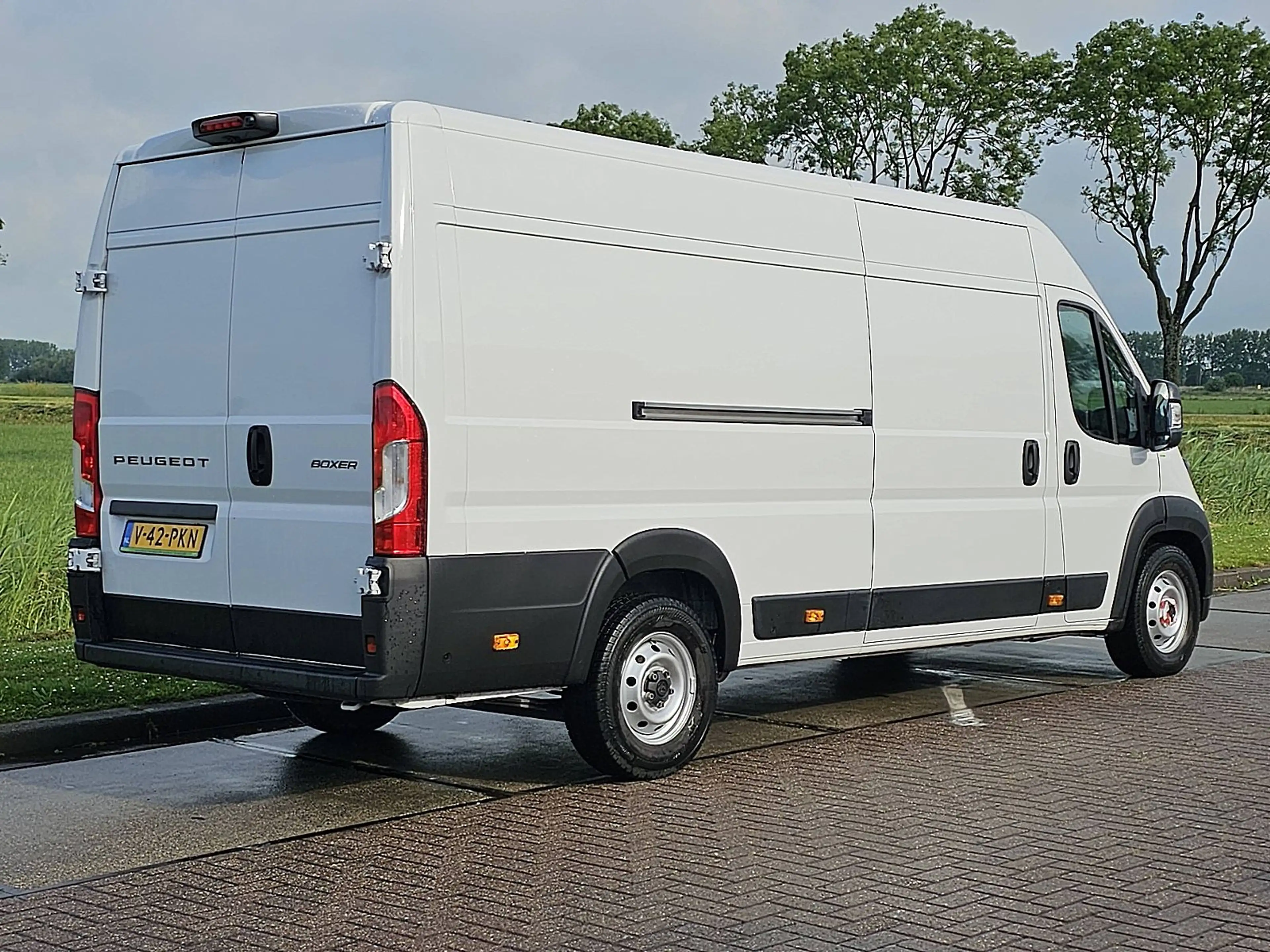 Peugeot Boxer 2.2 BlueHDi 180 S&S L4H2 3.5t Zwaar L4H2 Maxi Navi — photo 3