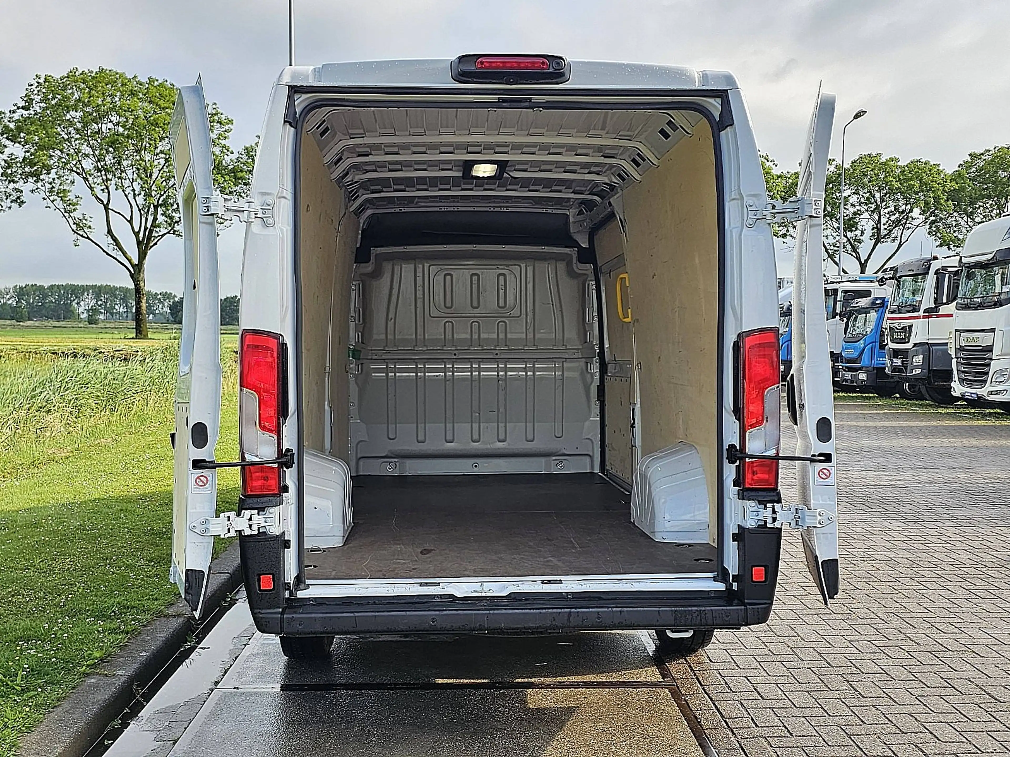 Peugeot Boxer 2.2 BlueHDi 180 S&S L4H2 3.5t Zwaar L4H2 Maxi Navi — photo 7