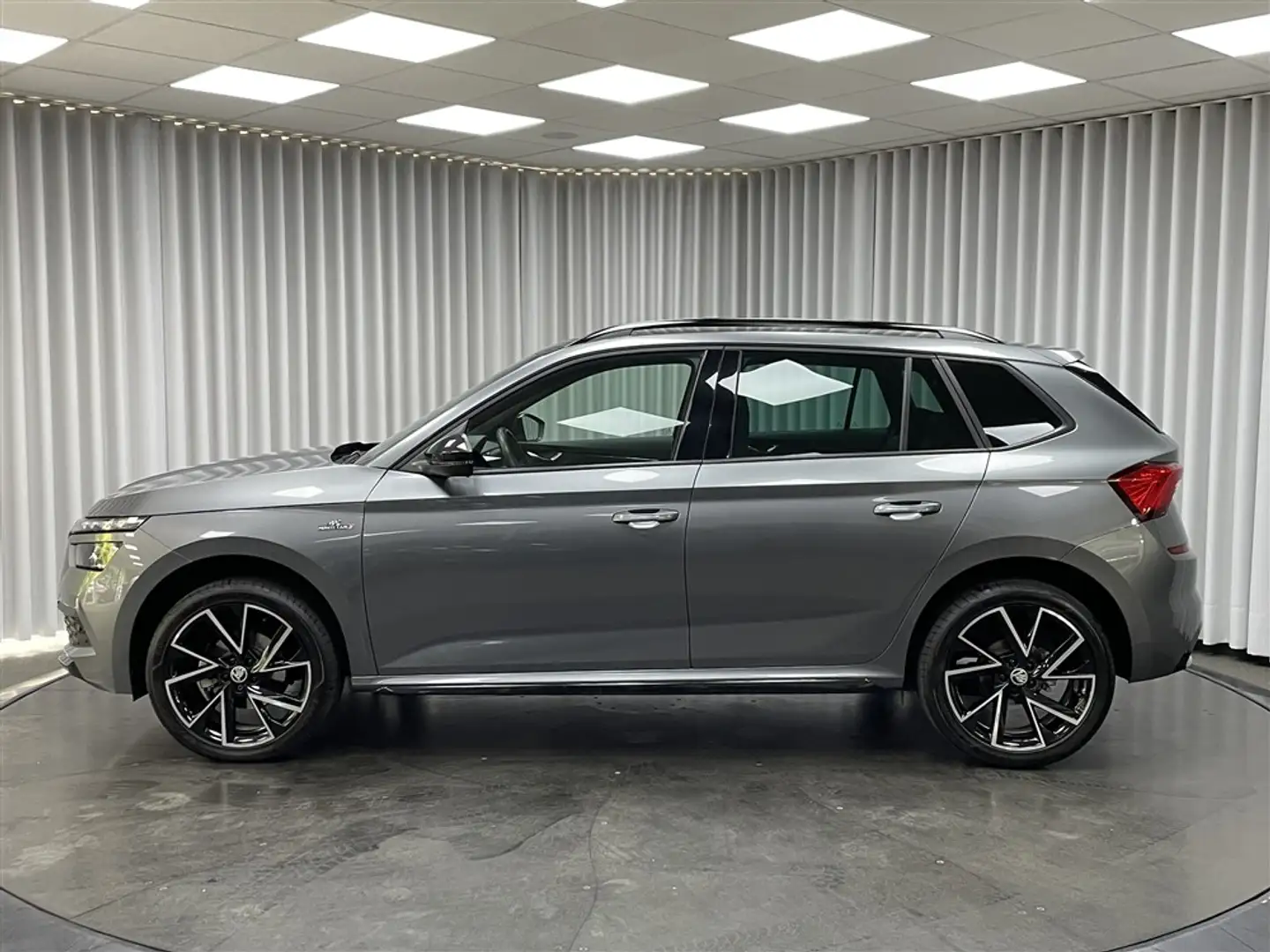 Skoda Kamiq 1.5 TSI / DSG / App / Clima / Pdc+Cam / Pano / DAB Grijs - 2