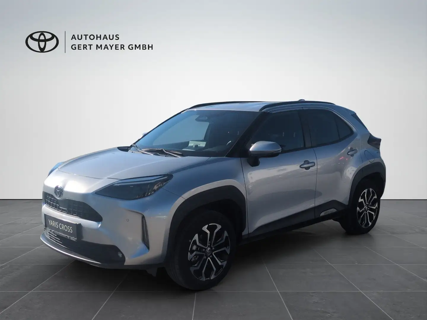 Toyota Yaris Cross Hybrid AWD-i Active Drive Silber - 1