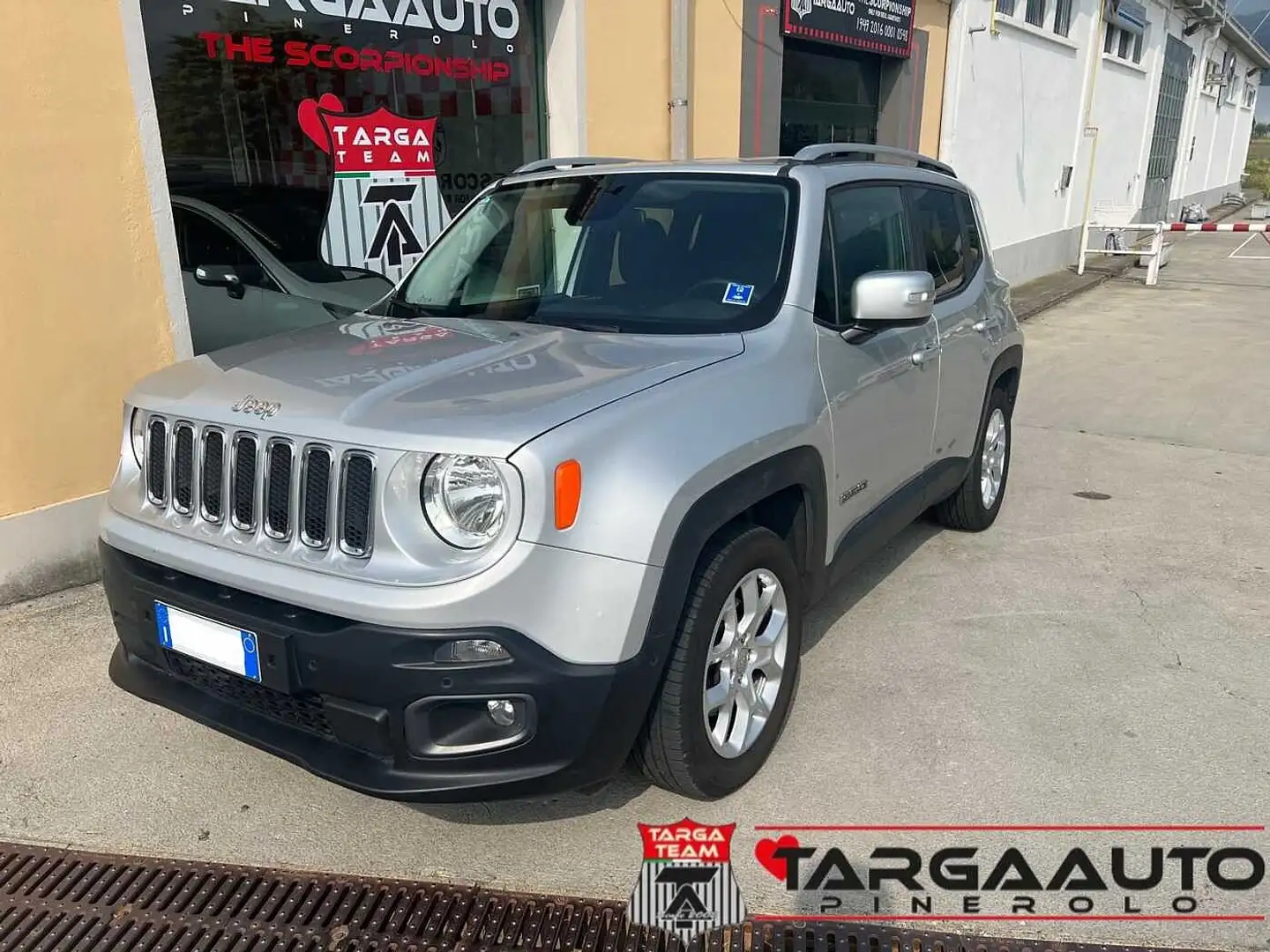 Jeep Renegade 1.4 MultiAir Limited Zilver - 1