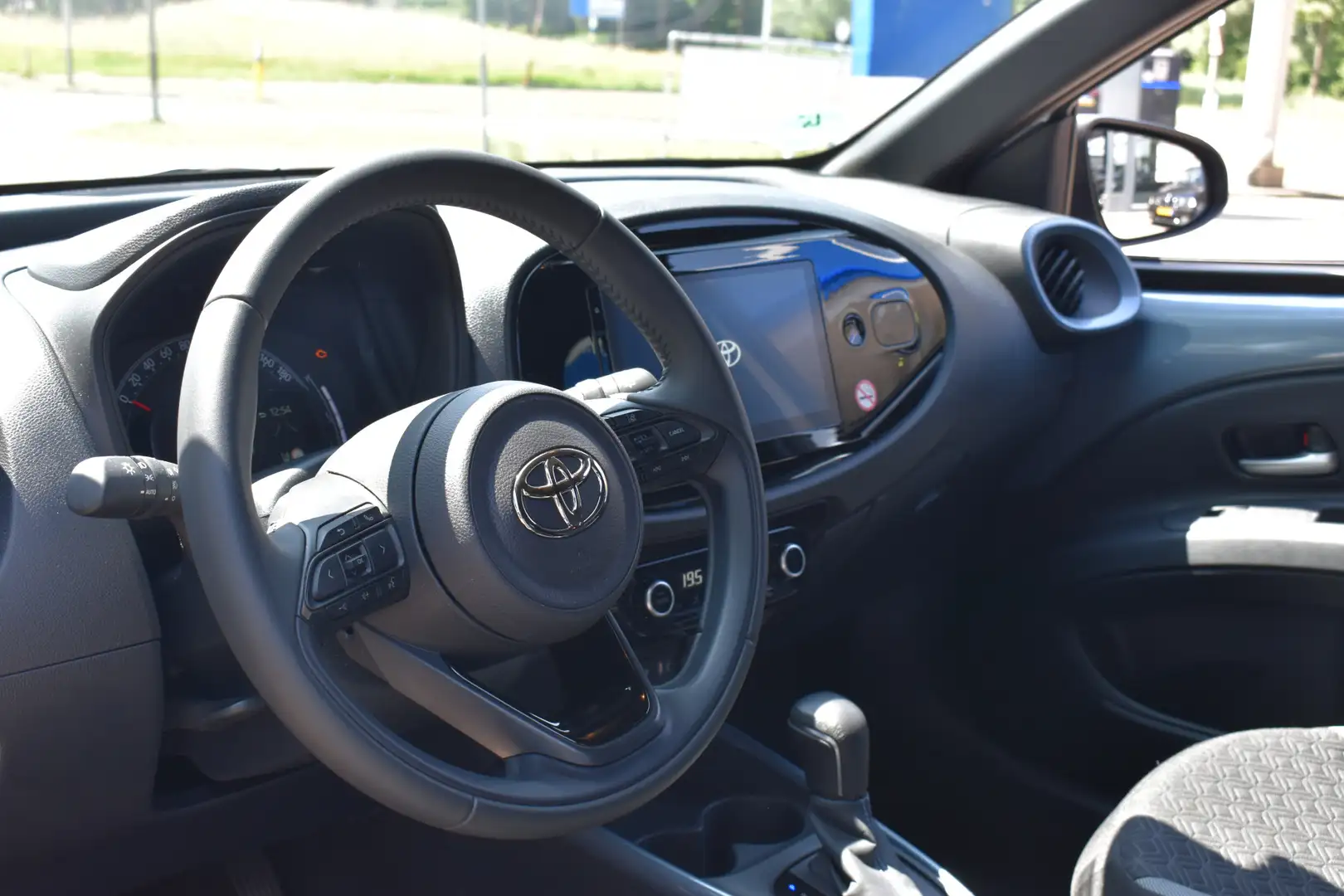 Toyota Aygo X 1.0 VVT-i S-CVT Pulse Keyless | Carplay Navigatie Grijs - 2
