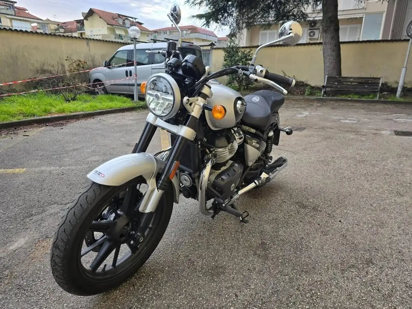 Royal Enfield Super Meteor 650 Grigio - 2