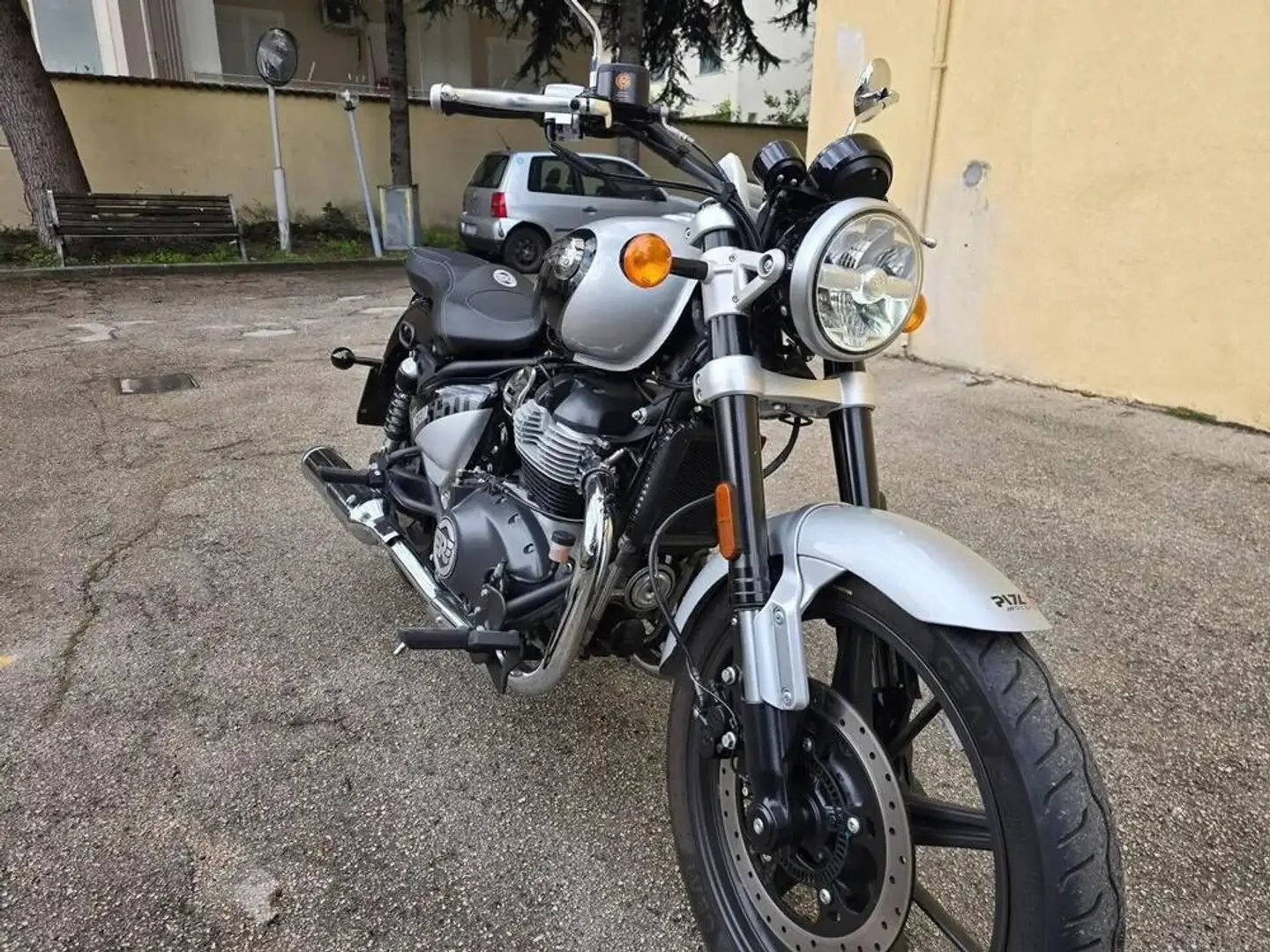 Royal Enfield Super Meteor 650 Grigio - 1